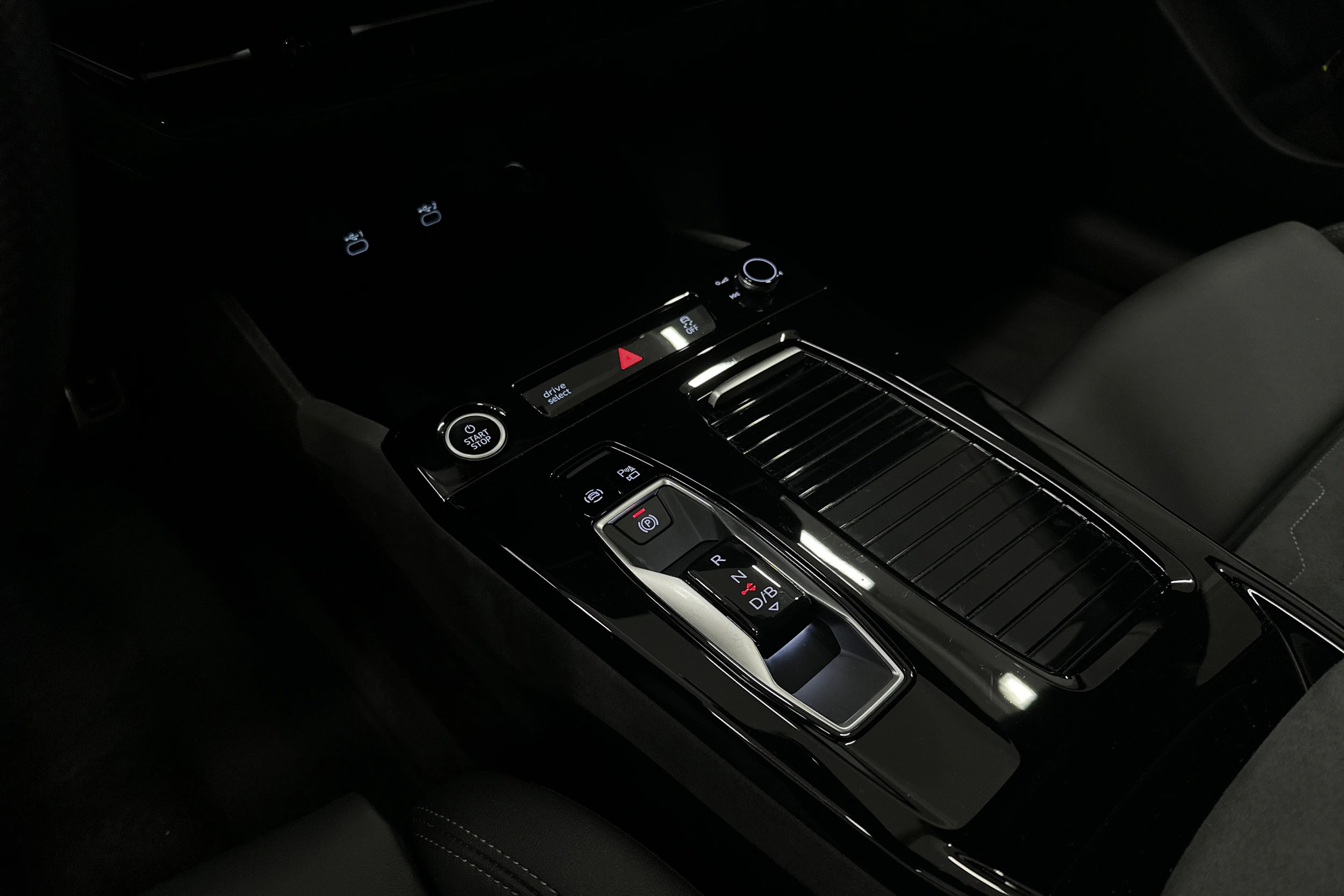 harmaa Audi A6 e-tron 2025 kuva 32.