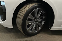 valkoinen Audi A6 e-tron 2025 kuva 10.
