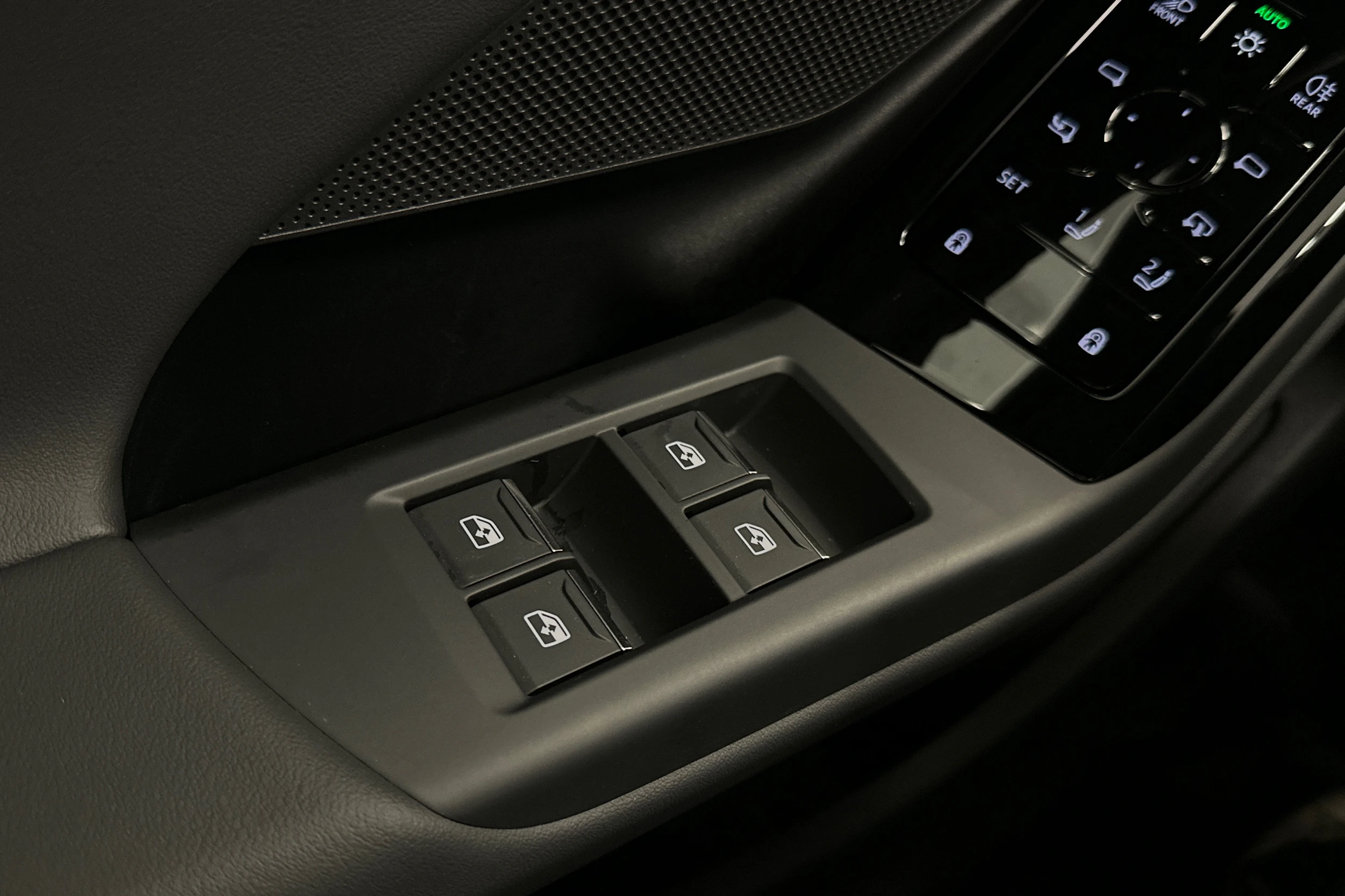 valkoinen Audi A6 e-tron 2025 kuva 14.