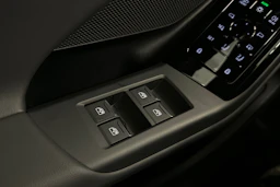 valkoinen Audi A6 e-tron 2025 kuva 14.