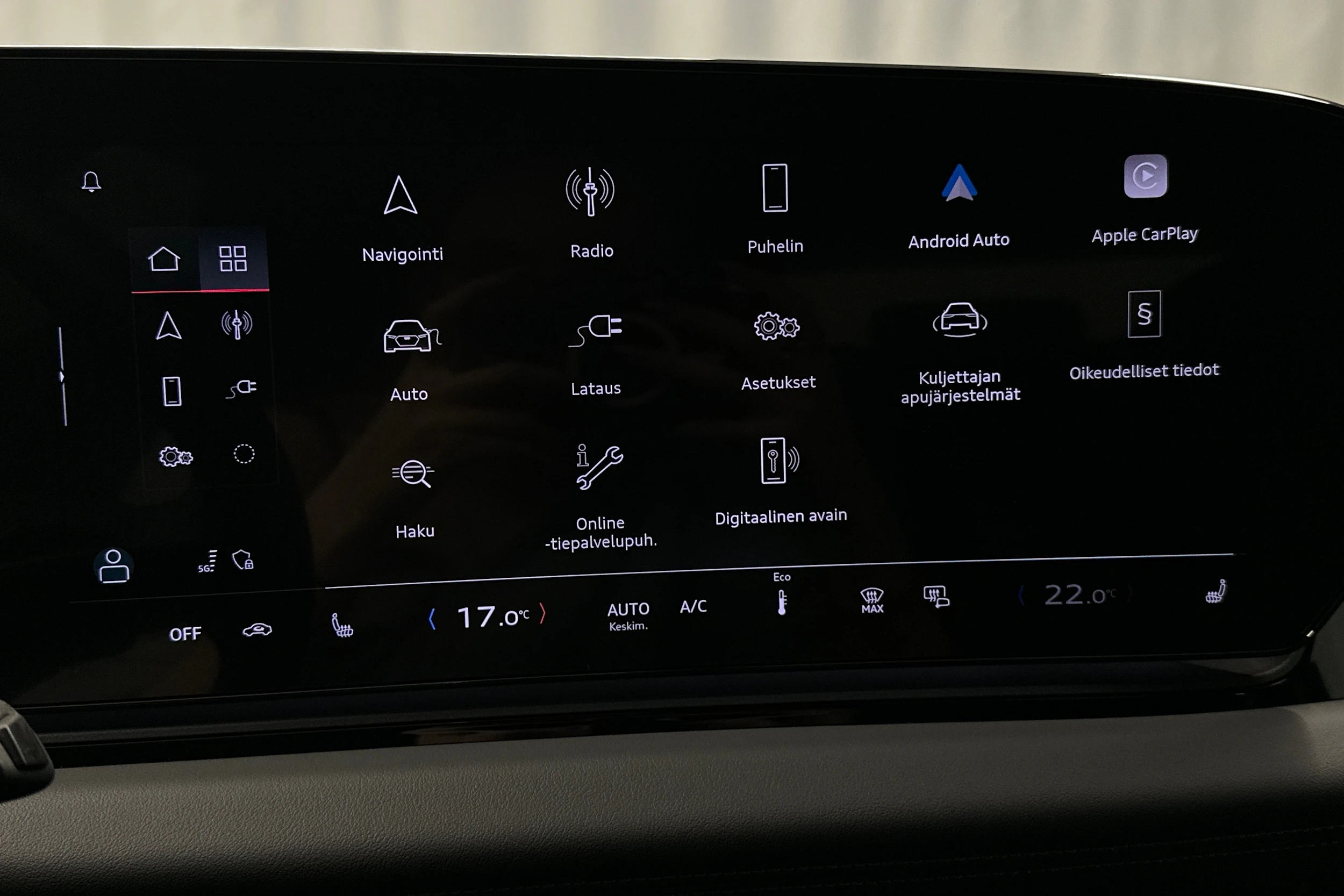 valkoinen Audi A6 e-tron 2025 kuva 17.