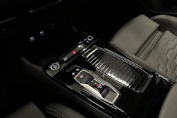 valkoinen Audi A6 e-tron 2025 kuva 32.