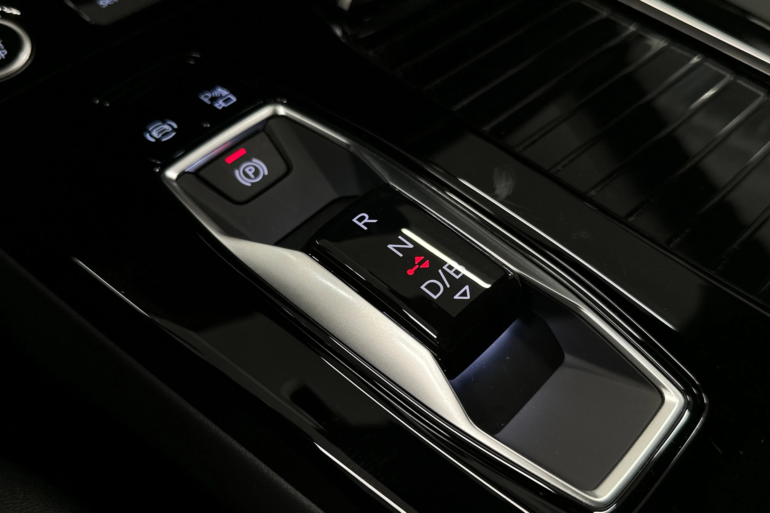 valkoinen Audi A6 e-tron 2025 kuva 33.