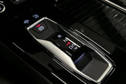valkoinen Audi A6 e-tron 2025 kuva 33.