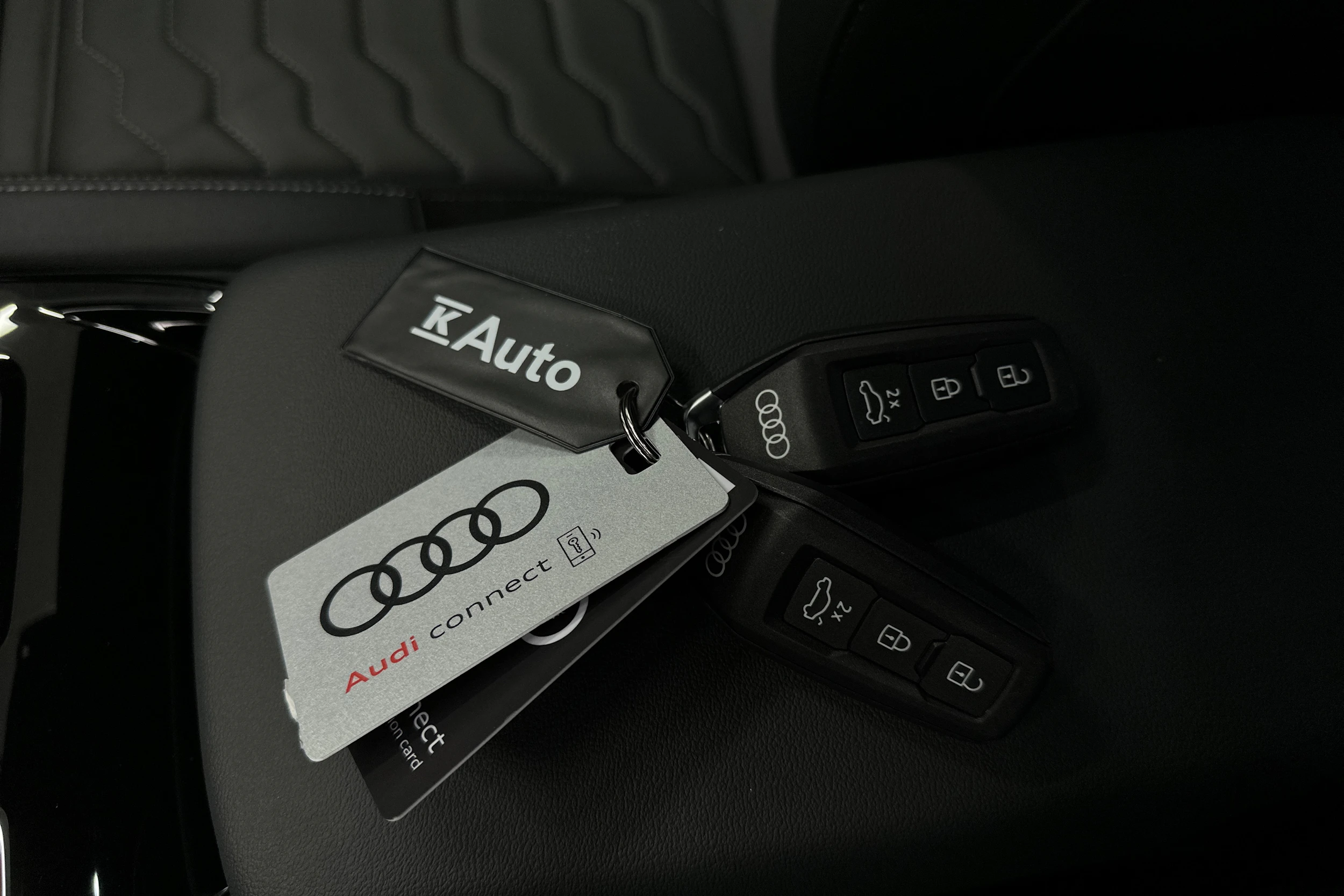 valkoinen Audi A6 e-tron 2025 kuva 40.