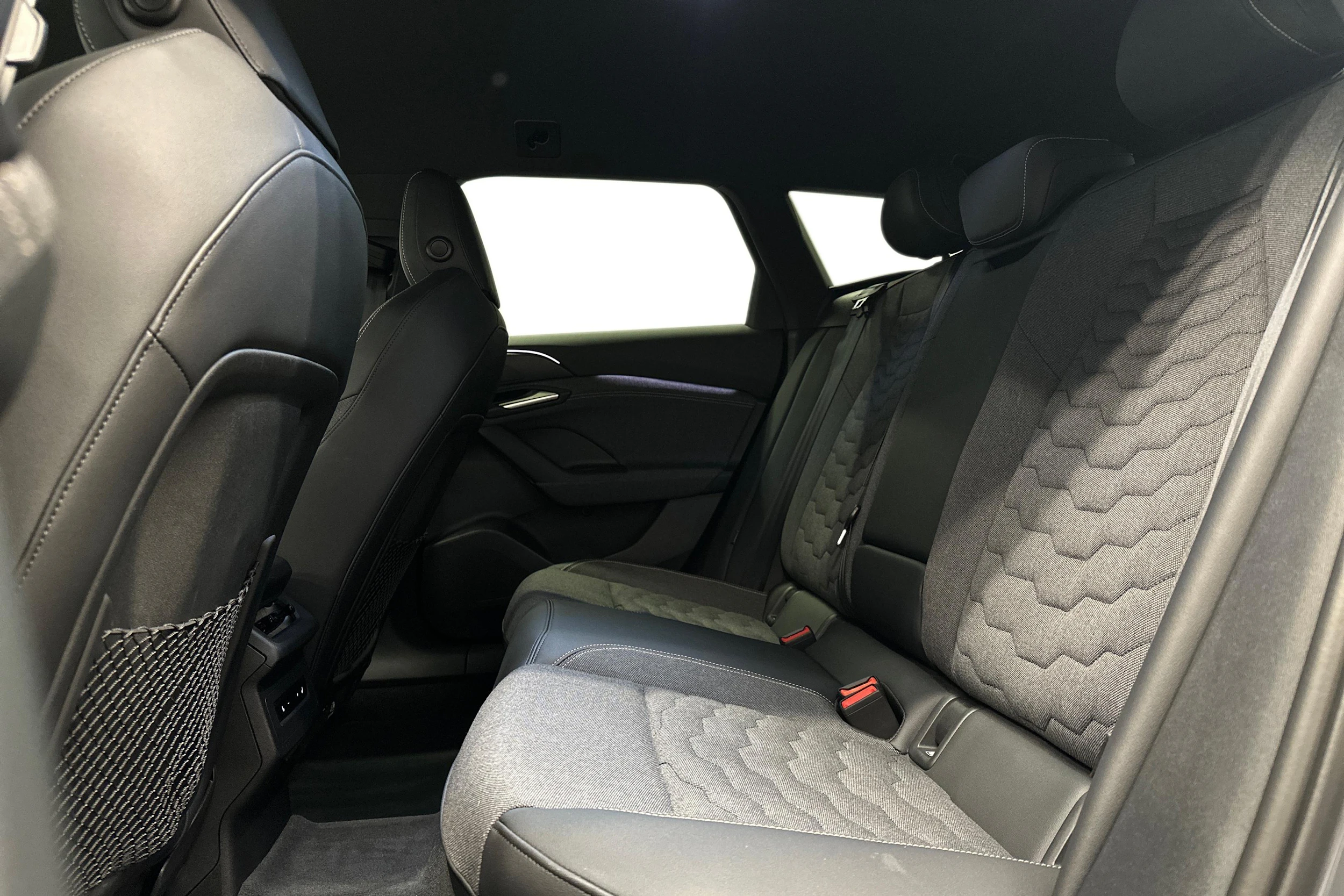 harmaa Audi A6 e-tron 2025 kuva 8.