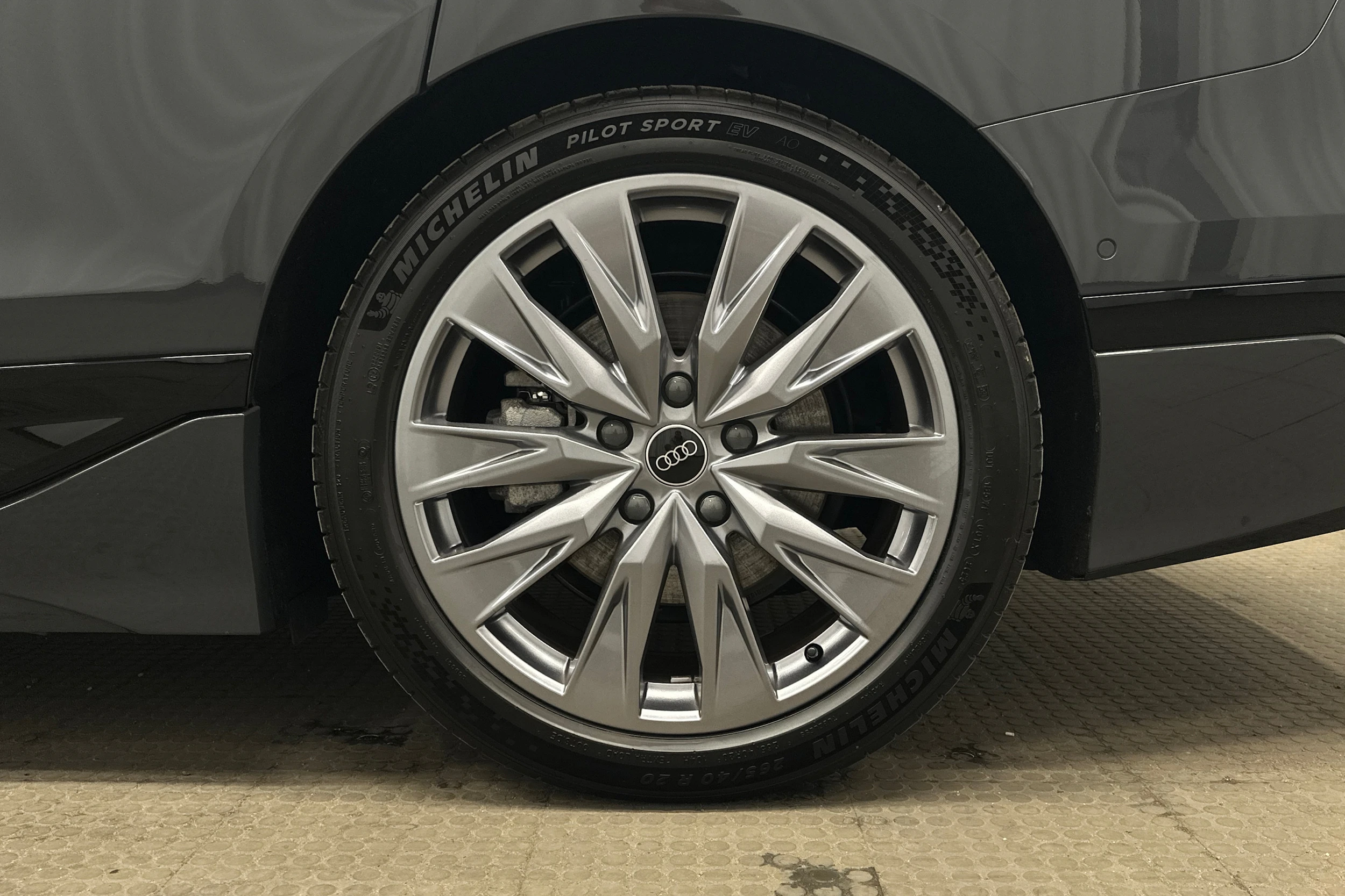 harmaa Audi A6 e-tron 2025 kuva 10.