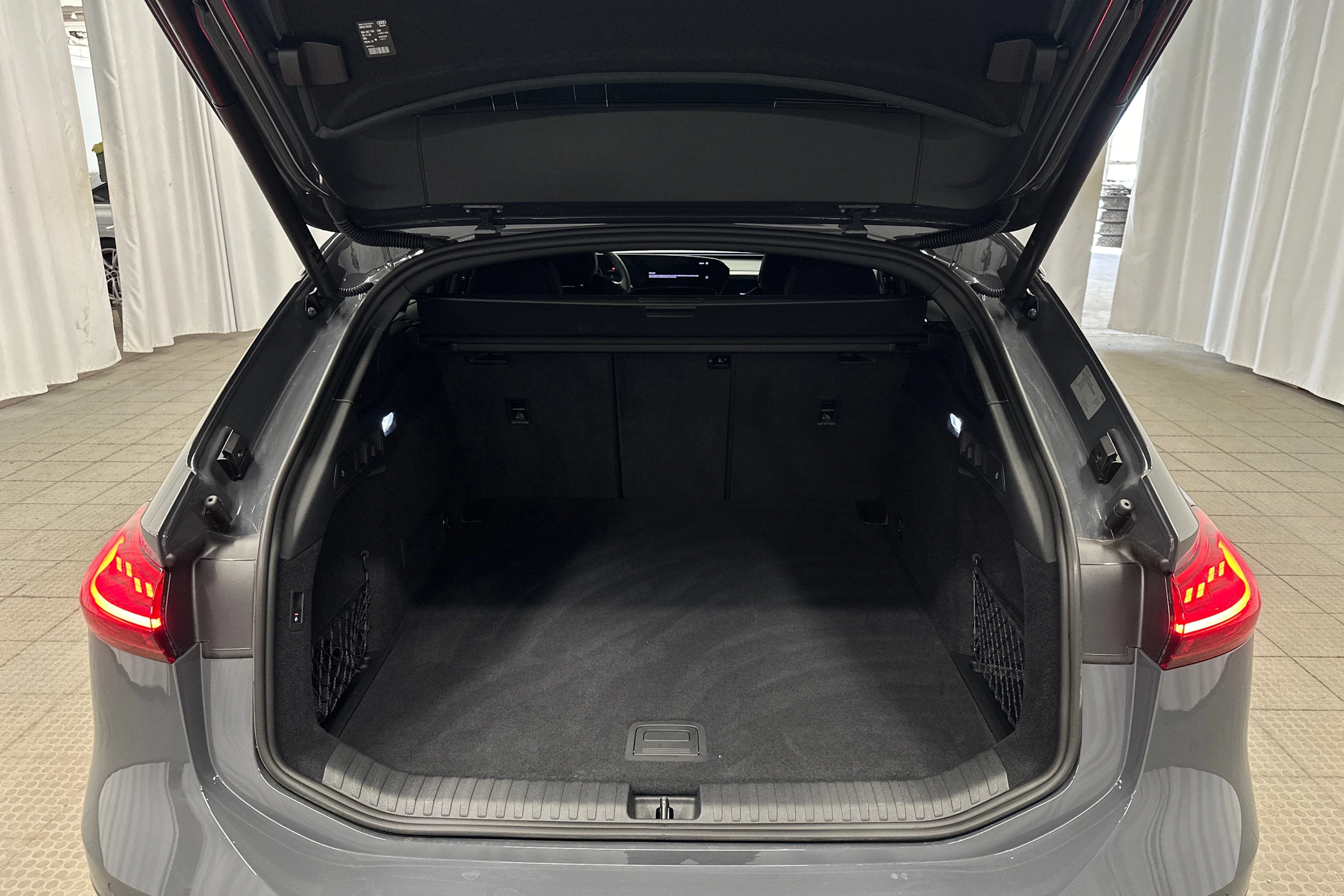 harmaa Audi A6 e-tron 2025 kuva 29.
