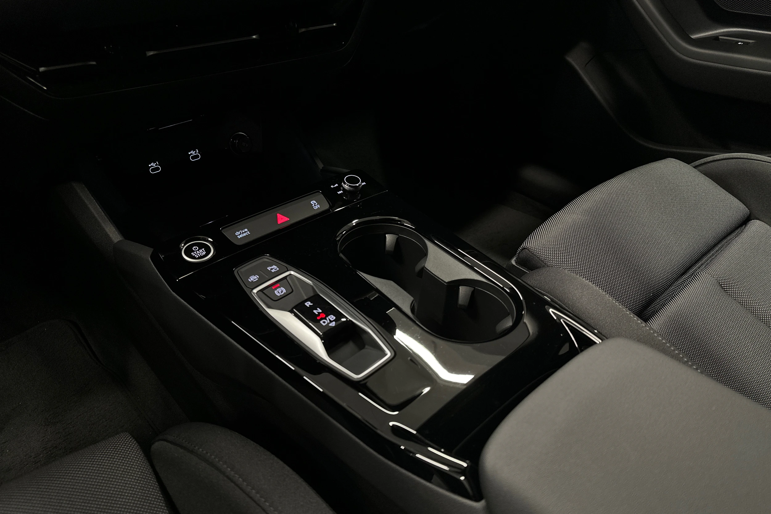 harmaa Audi A6 e-tron 2025 kuva 30.