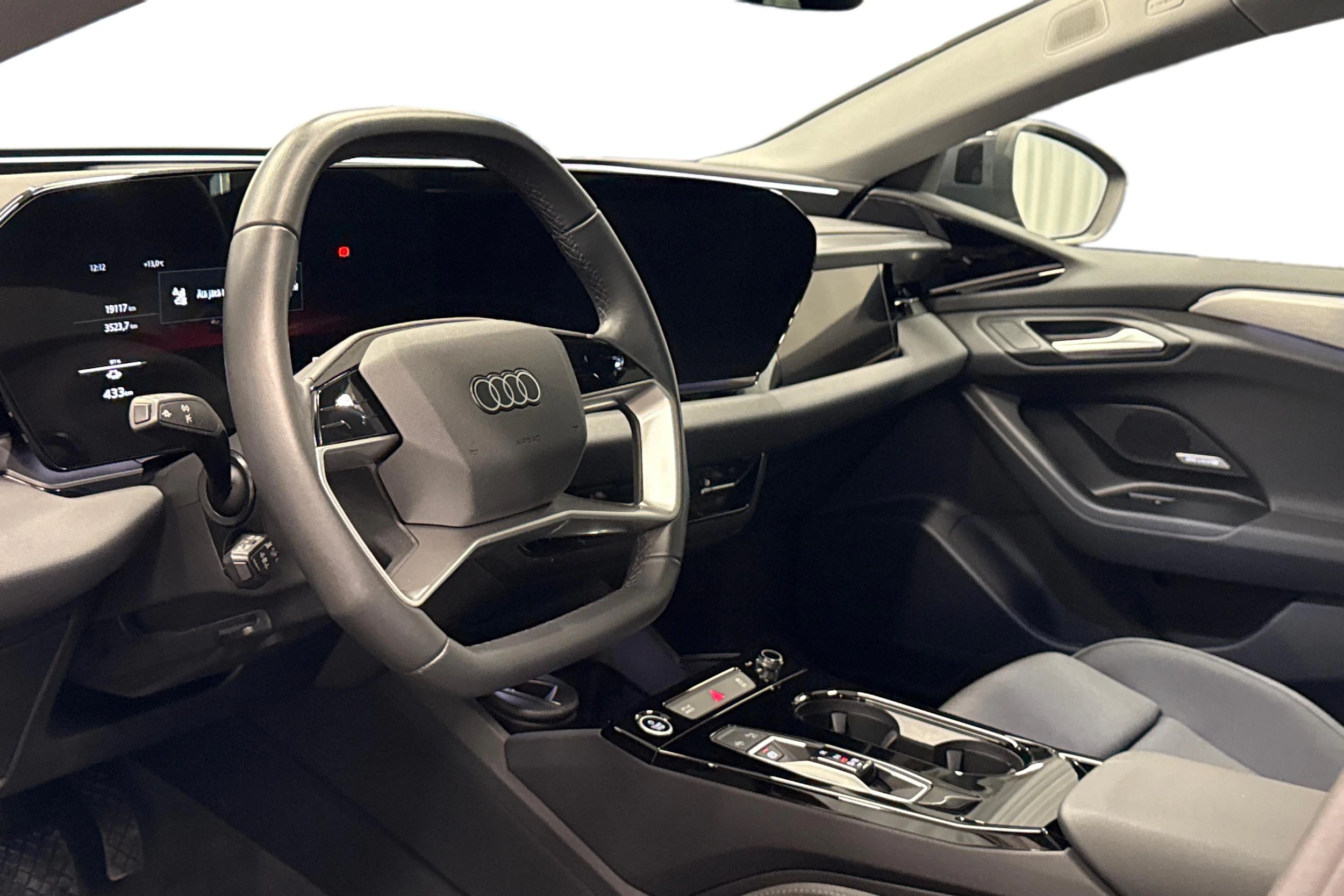 harmaa Audi A6 e-tron 2025 kuva 6.
