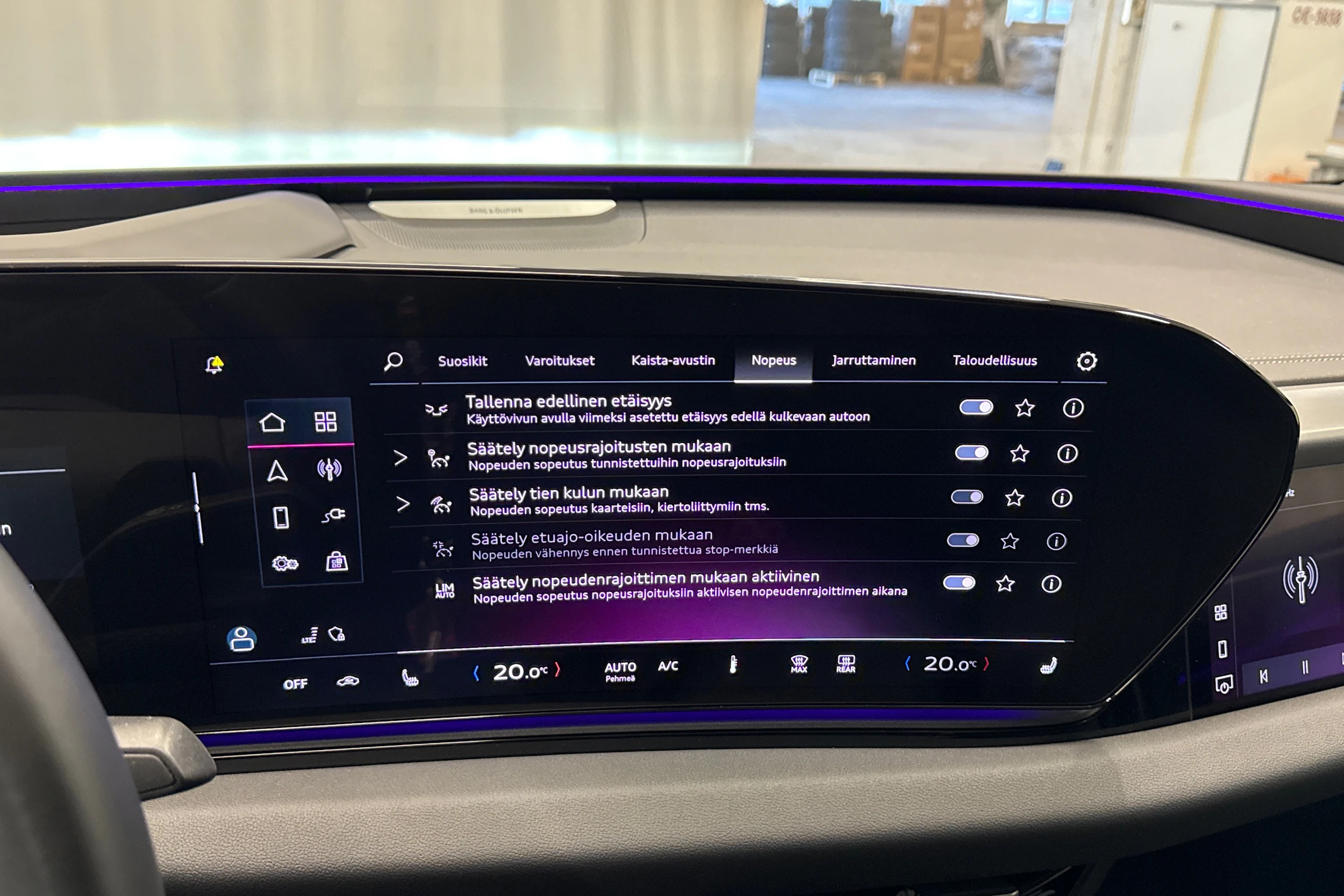 harmaa Audi A6 e-tron 2025 kuva 22.