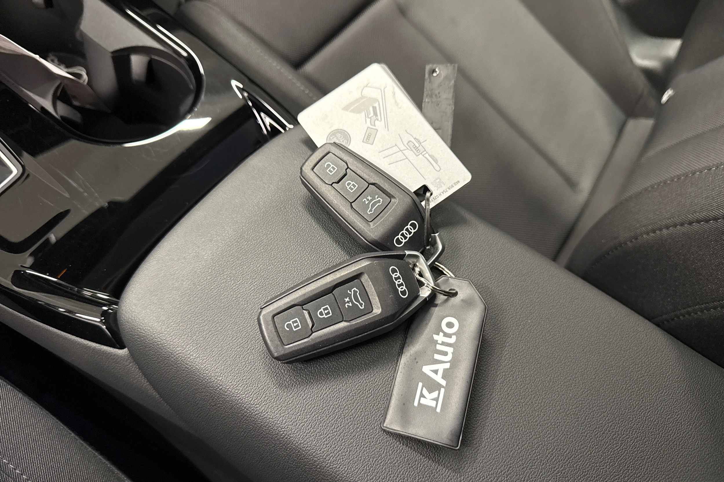 harmaa Audi A6 e-tron 2025 kuva 38.