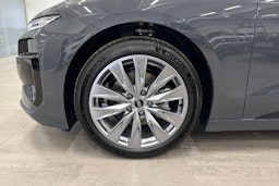 harmaa Audi A6 e-tron 2025 kuva 9.
