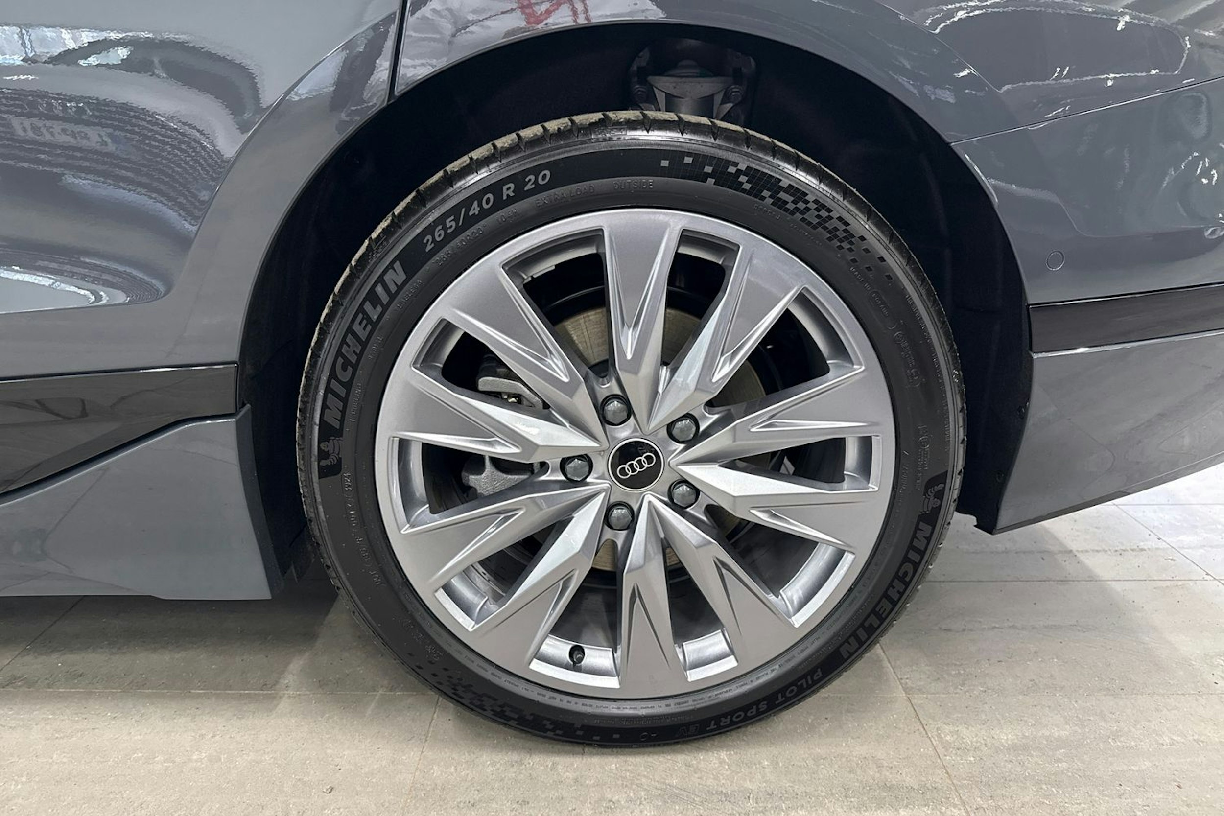 harmaa Audi A6 e-tron 2025 kuva 10.