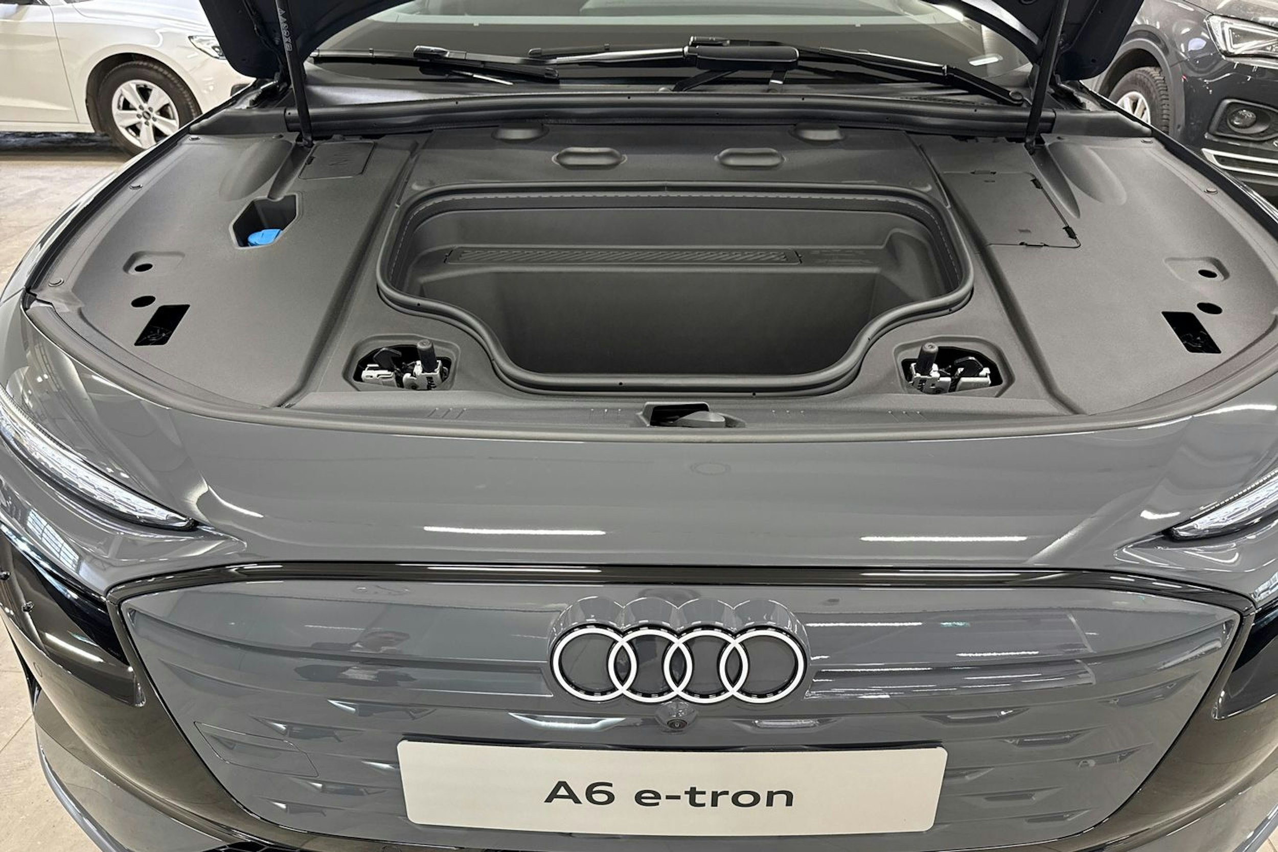 harmaa Audi A6 e-tron 2025 kuva 14.