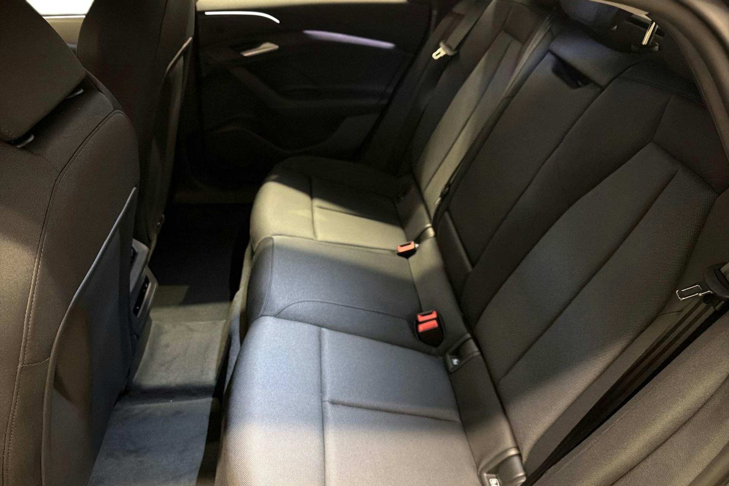 harmaa Audi A6 e-tron 2025 kuva 8.