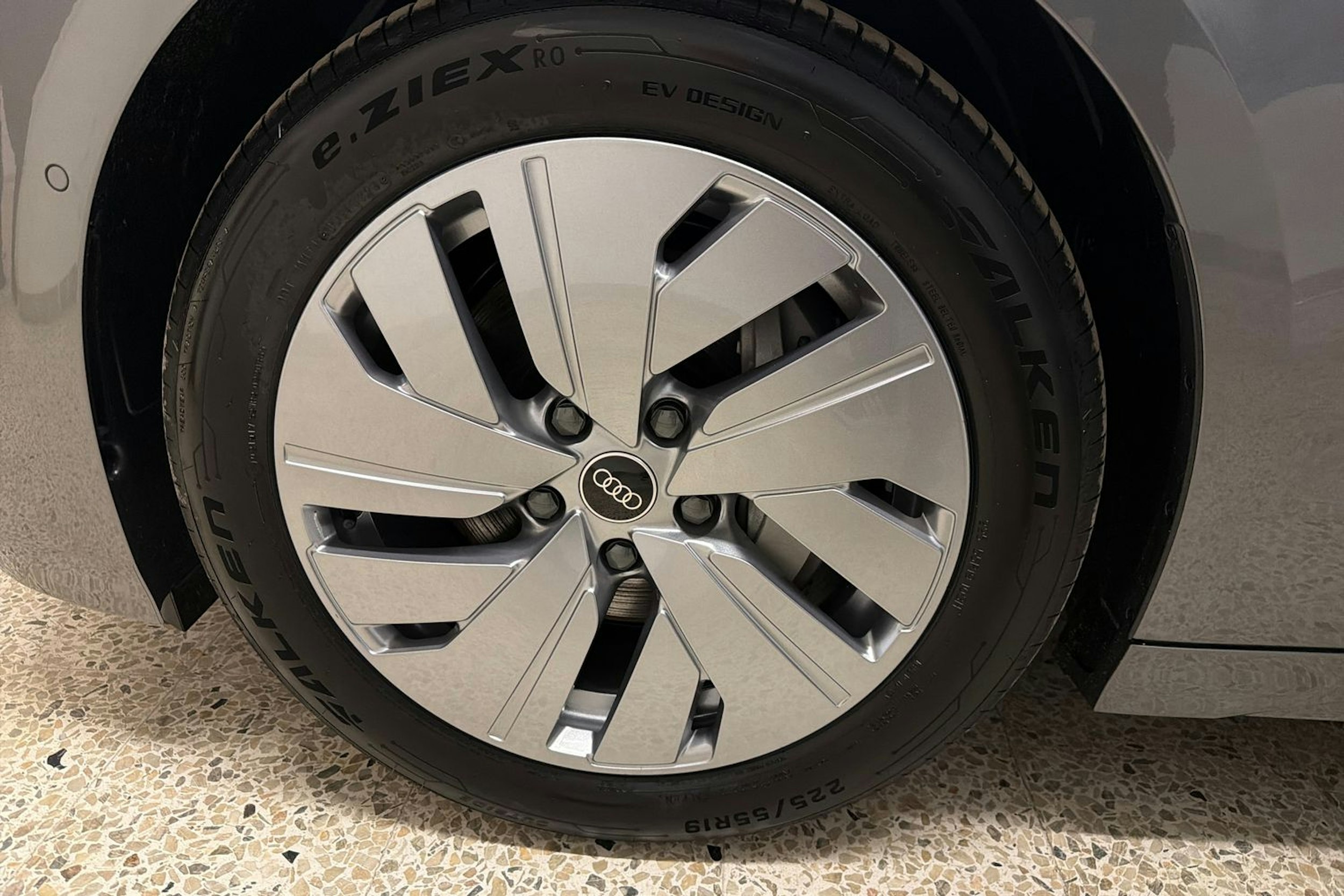 harmaa Audi A6 e-tron 2025 kuva 10.