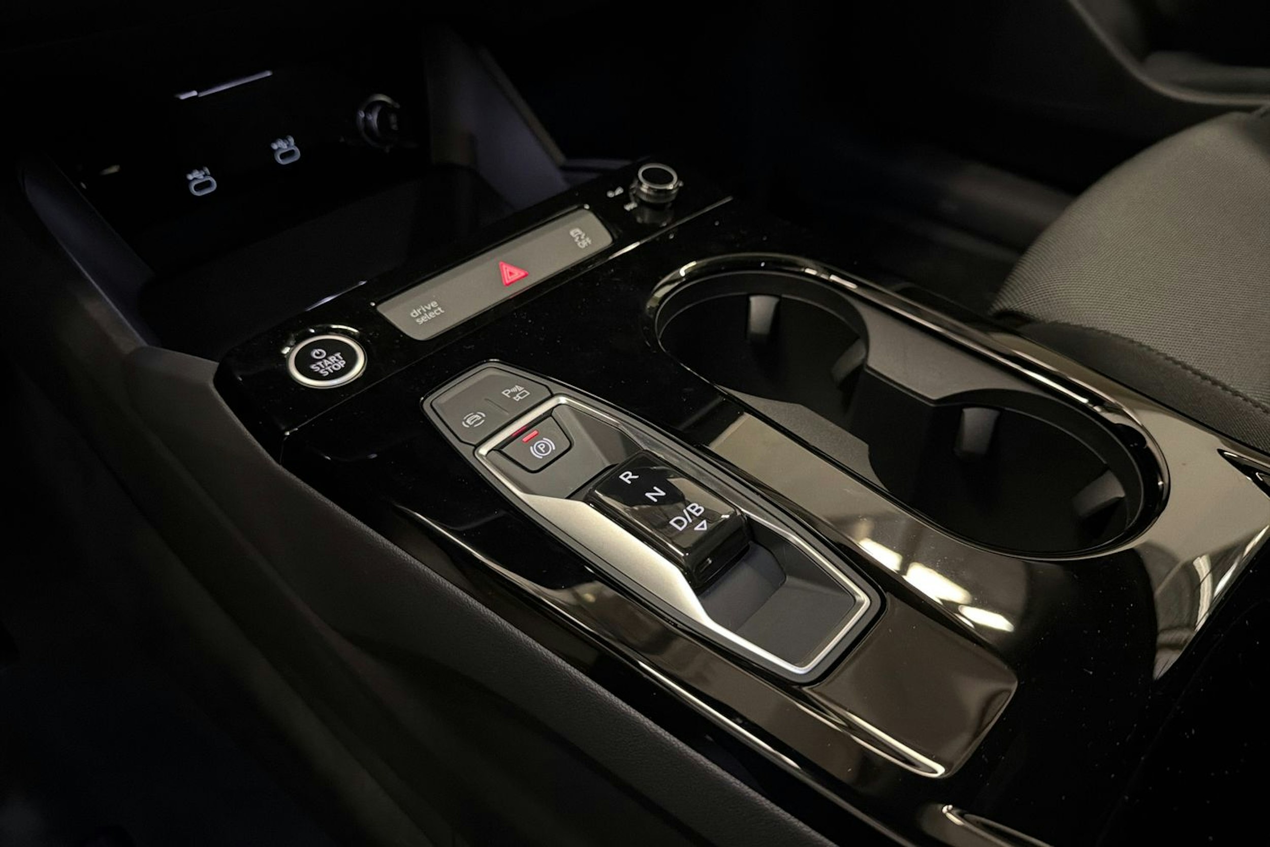 harmaa Audi A6 e-tron 2025 kuva 13.