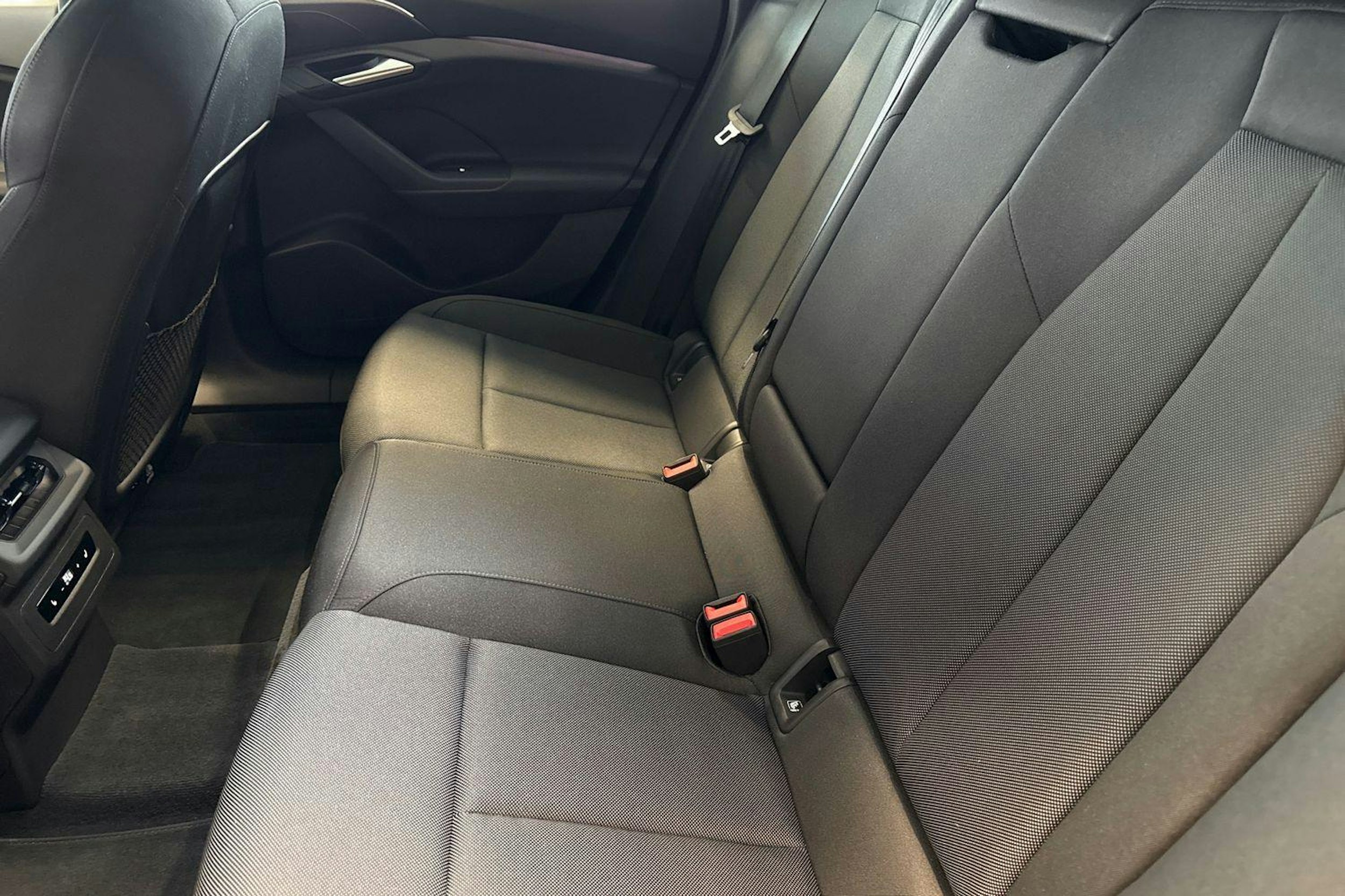 harmaa Audi A6 e-tron 2025 kuva 8.