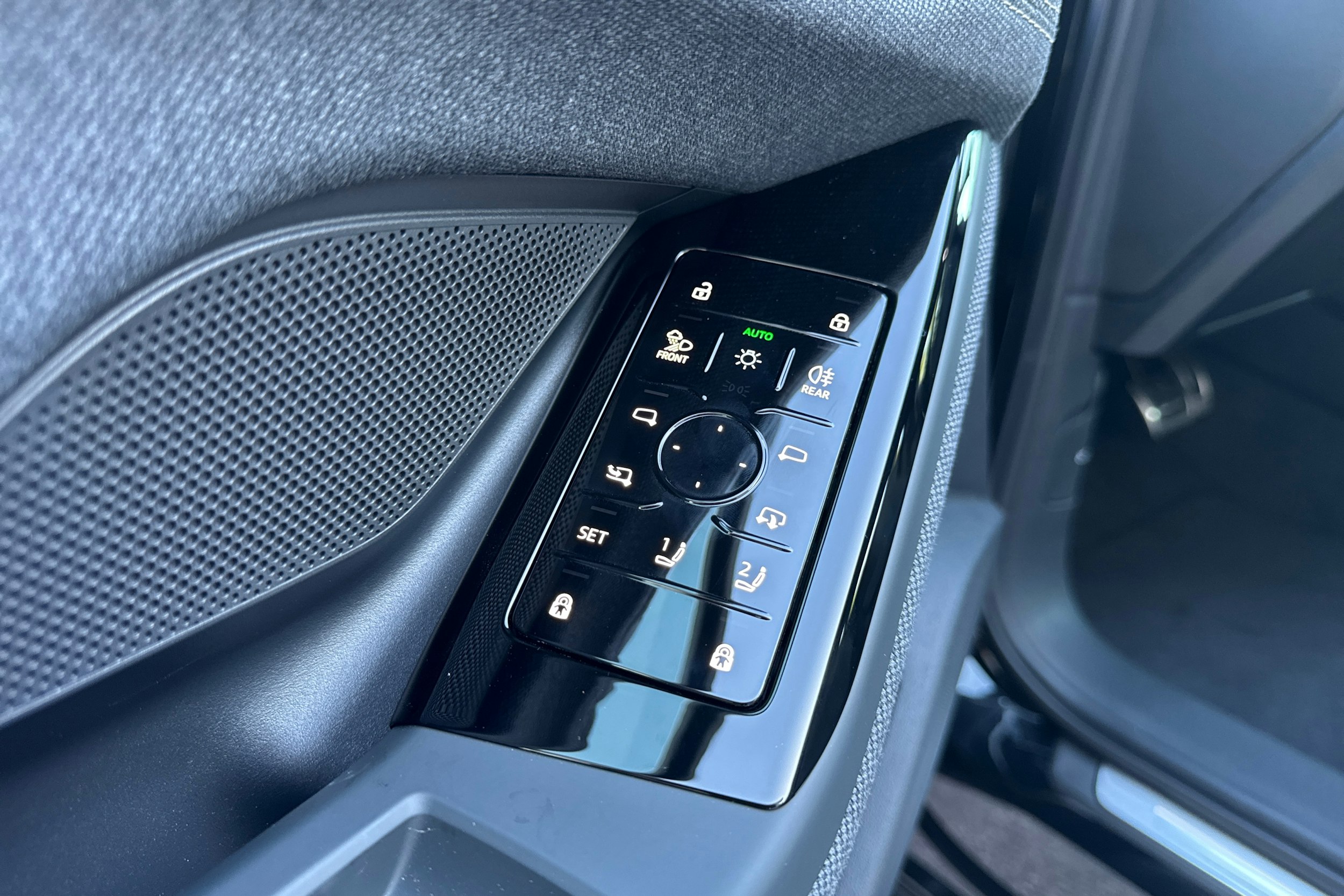 musta Audi A6 e-tron 2025 kuva 11.