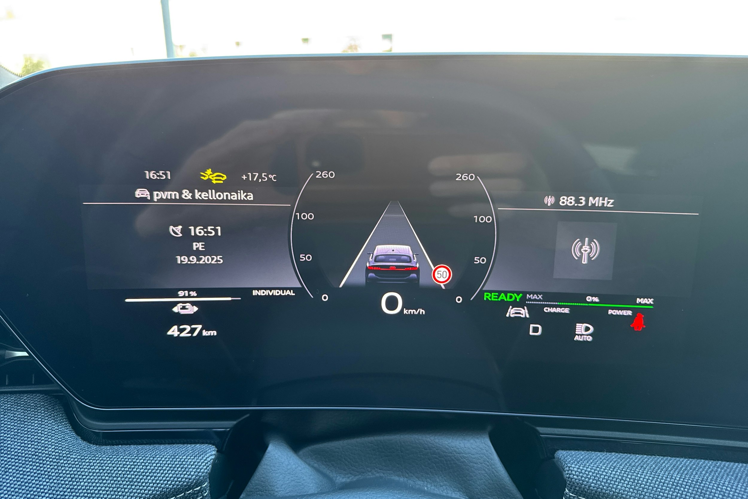 musta Audi A6 e-tron 2025 kuva 12.