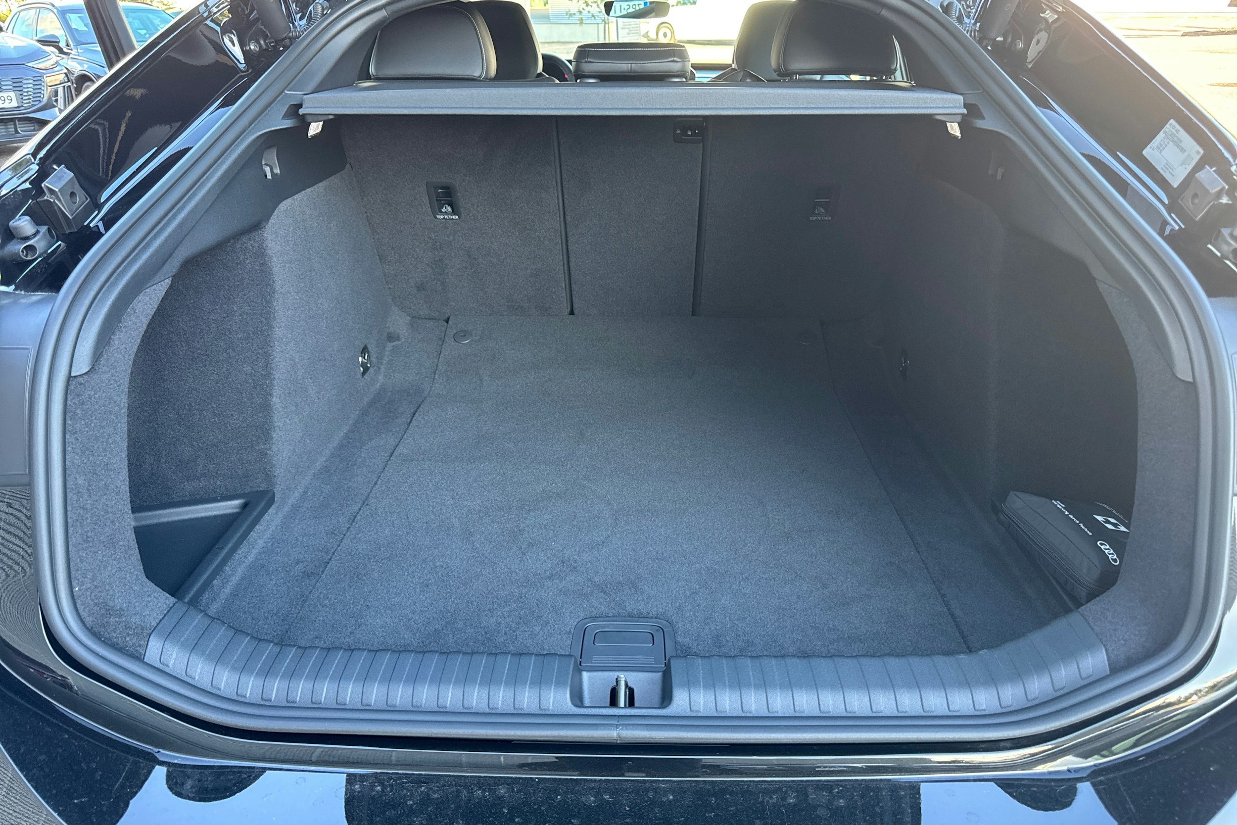 musta Audi A6 e-tron 2025 kuva 15.