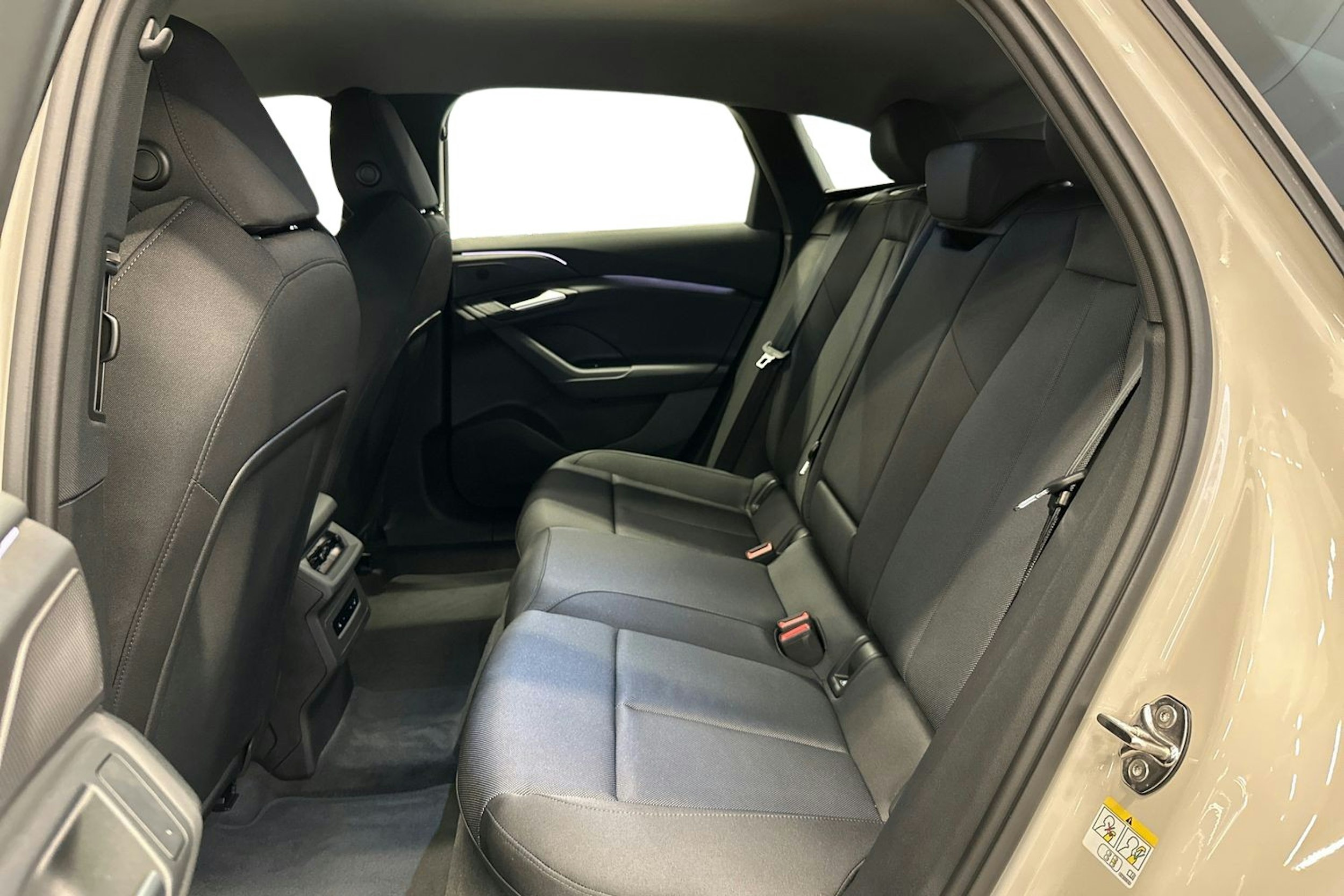 met. ruskea (beige) Audi A6 e-tron 2025 kuva 8.