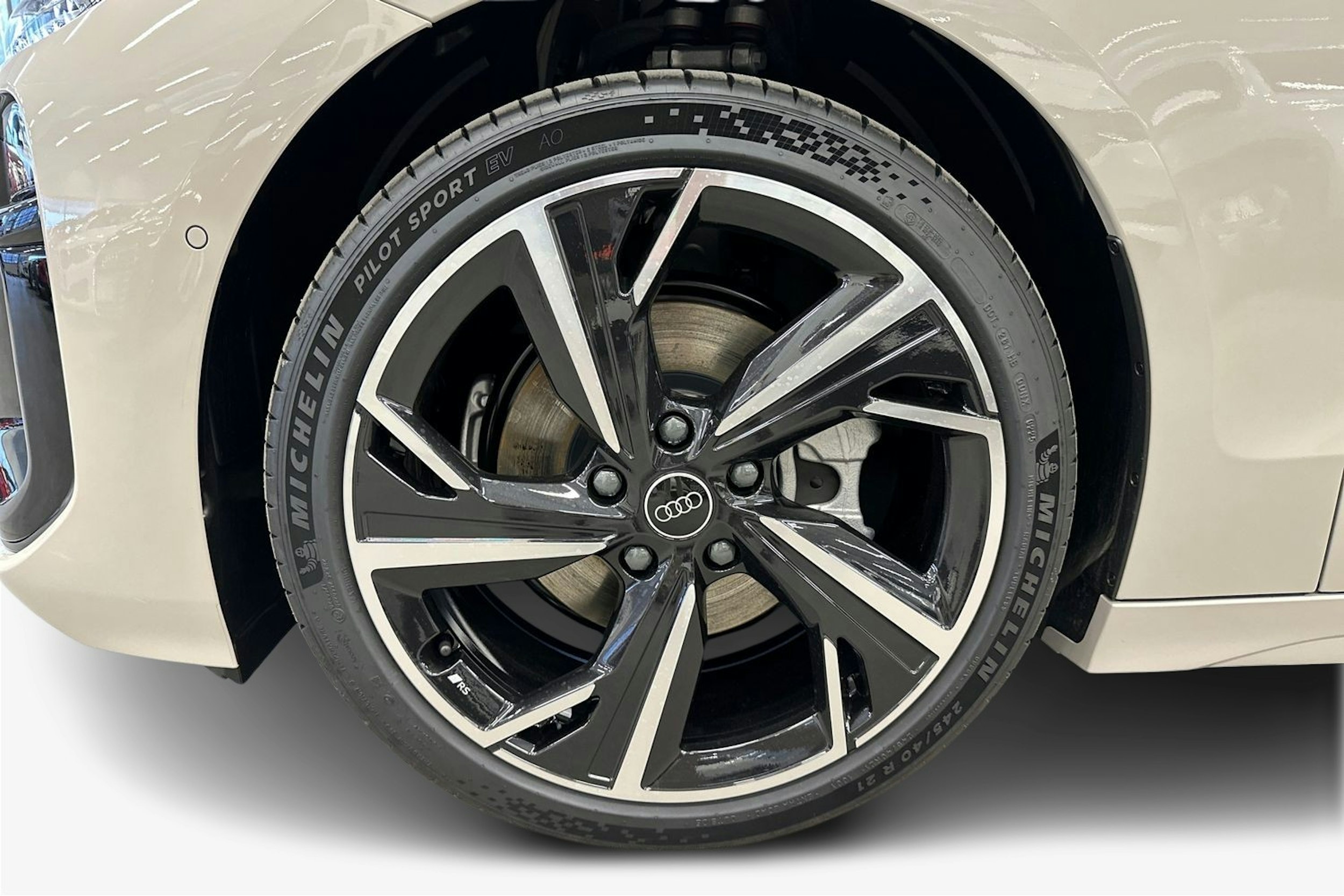 met. ruskea (beige) Audi A6 e-tron 2025 kuva 9.