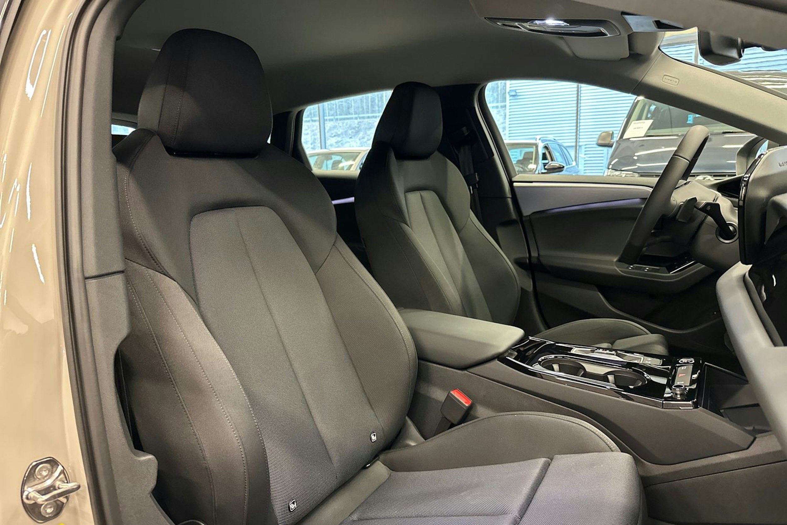 met. ruskea (beige) Audi A6 e-tron 2025 kuva 13.