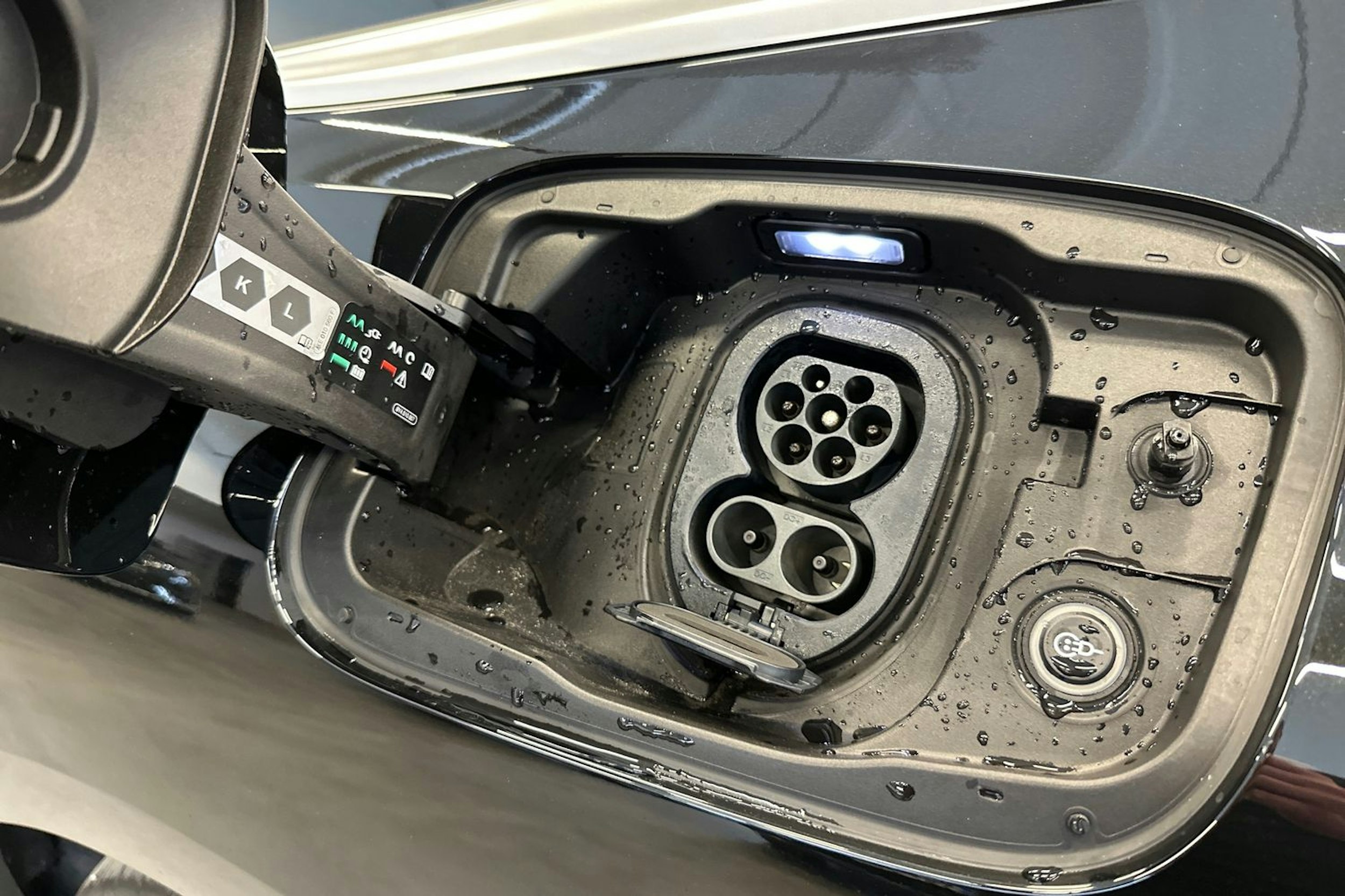 musta Audi A6 e-tron 2025 kuva 16.