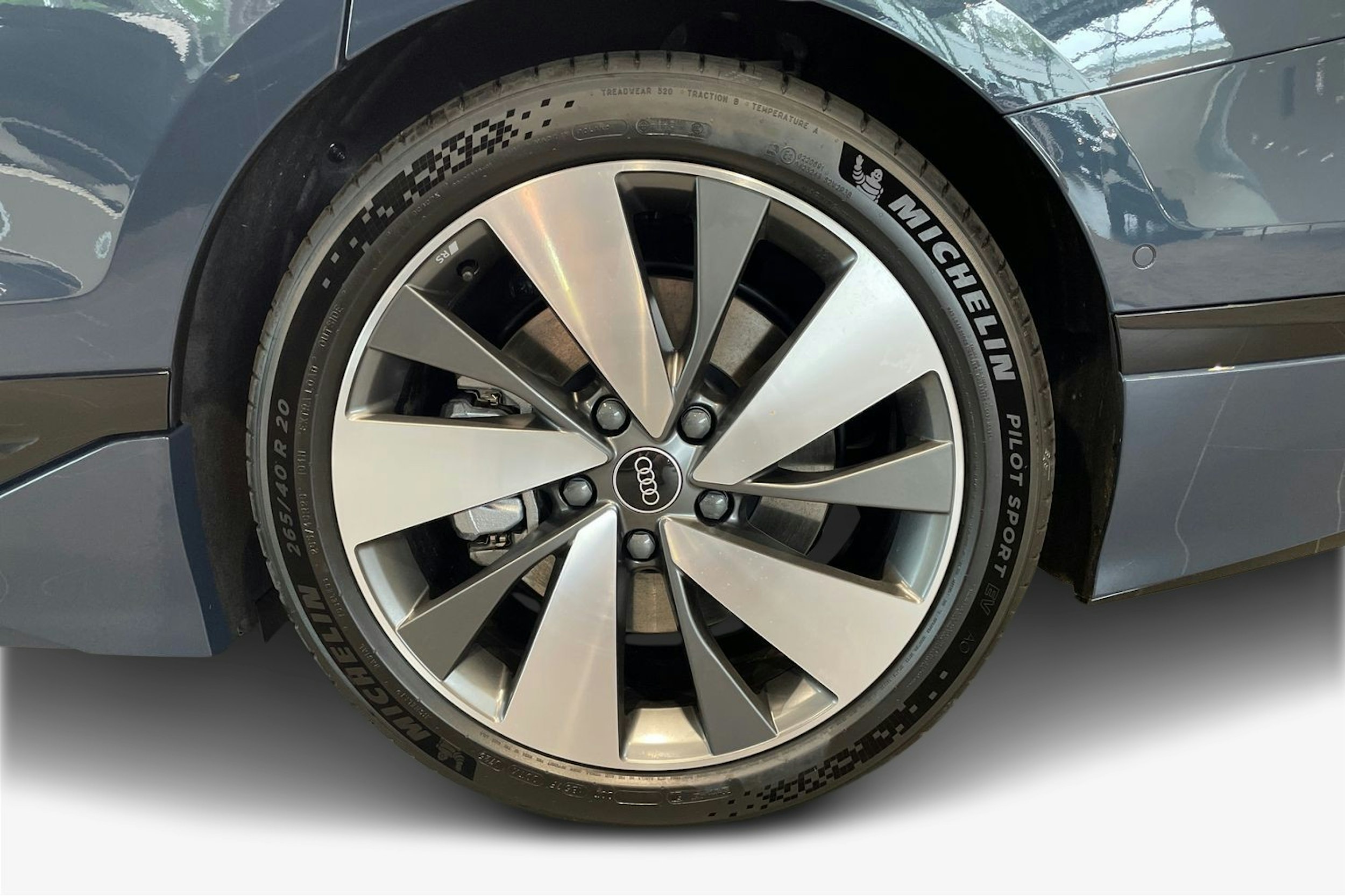 sininen Audi A6 e-tron 2025 kuva 9.