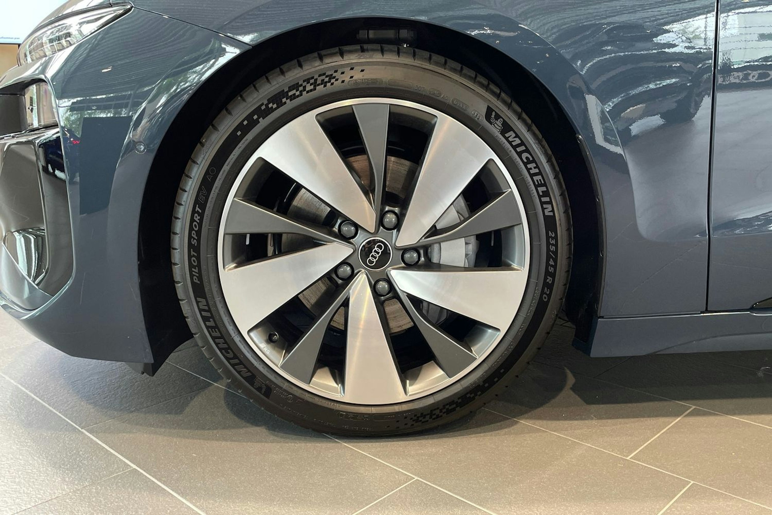 sininen Audi A6 e-tron 2025 kuva 10.