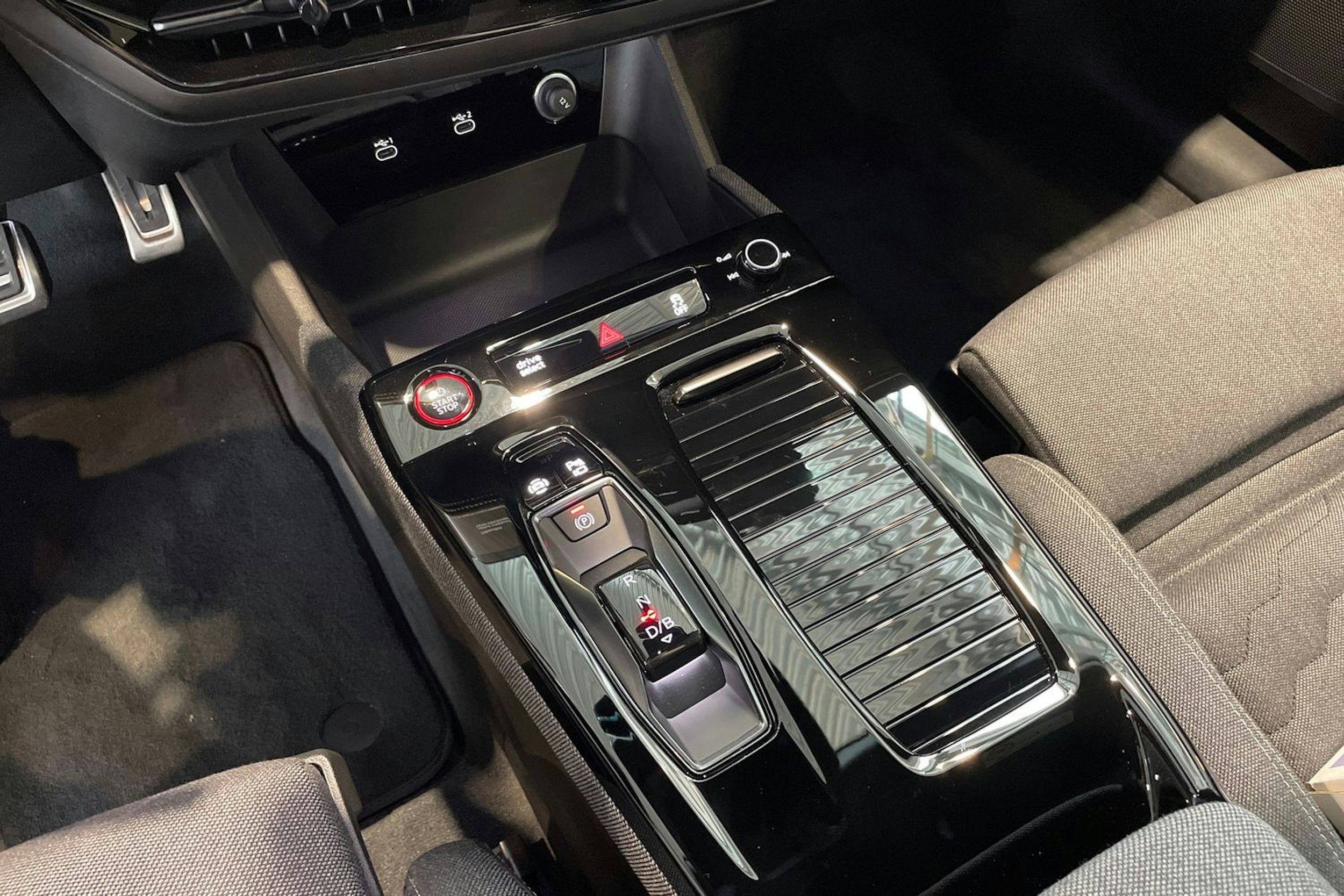 sininen Audi A6 e-tron 2025 kuva 14.