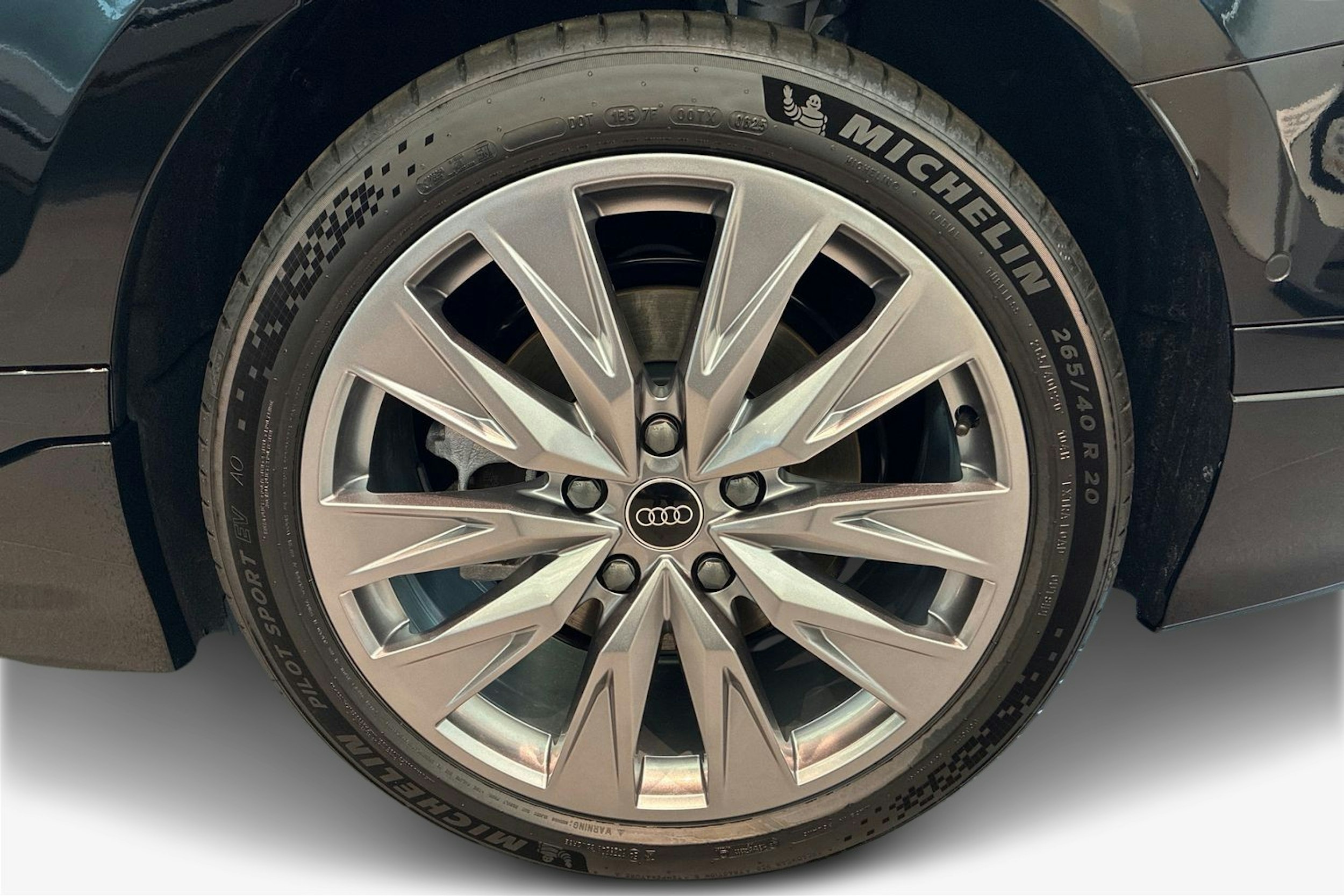 musta Audi A6 e-tron 2025 kuva 9.