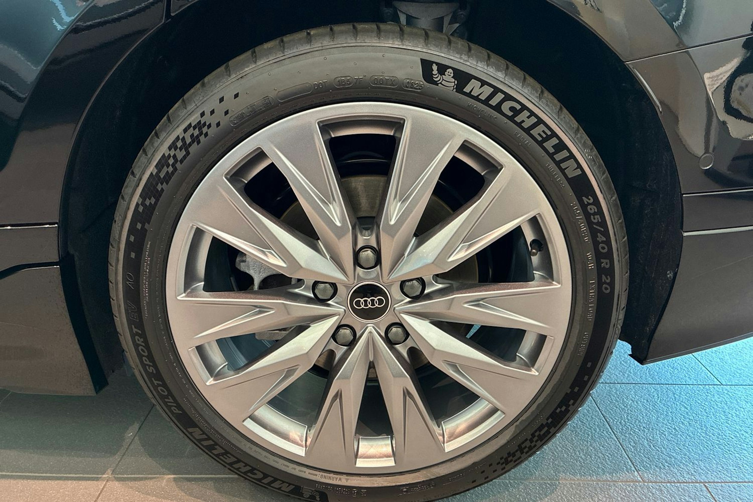musta Audi A6 e-tron 2025 kuva 10.