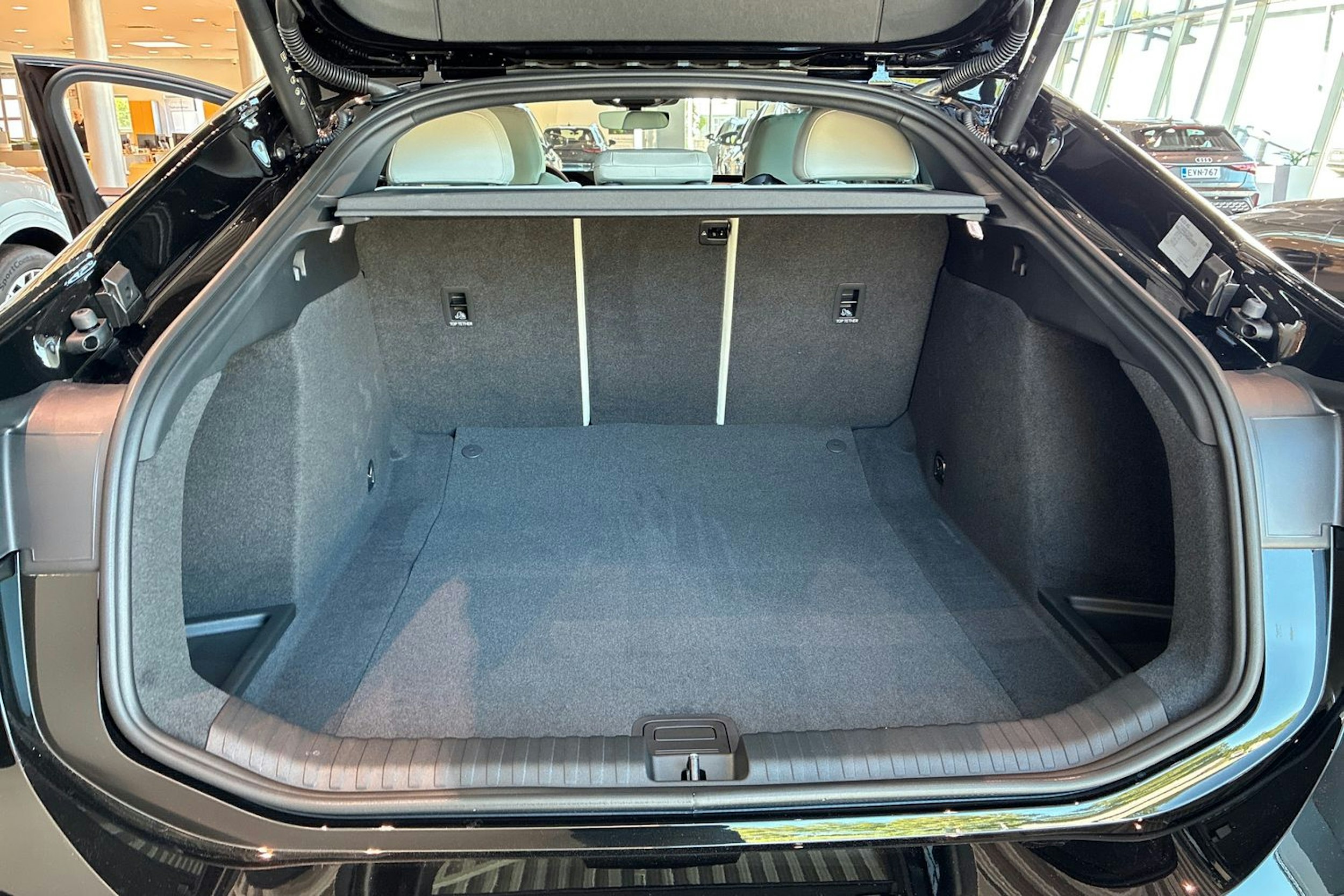 musta Audi A6 e-tron 2025 kuva 11.