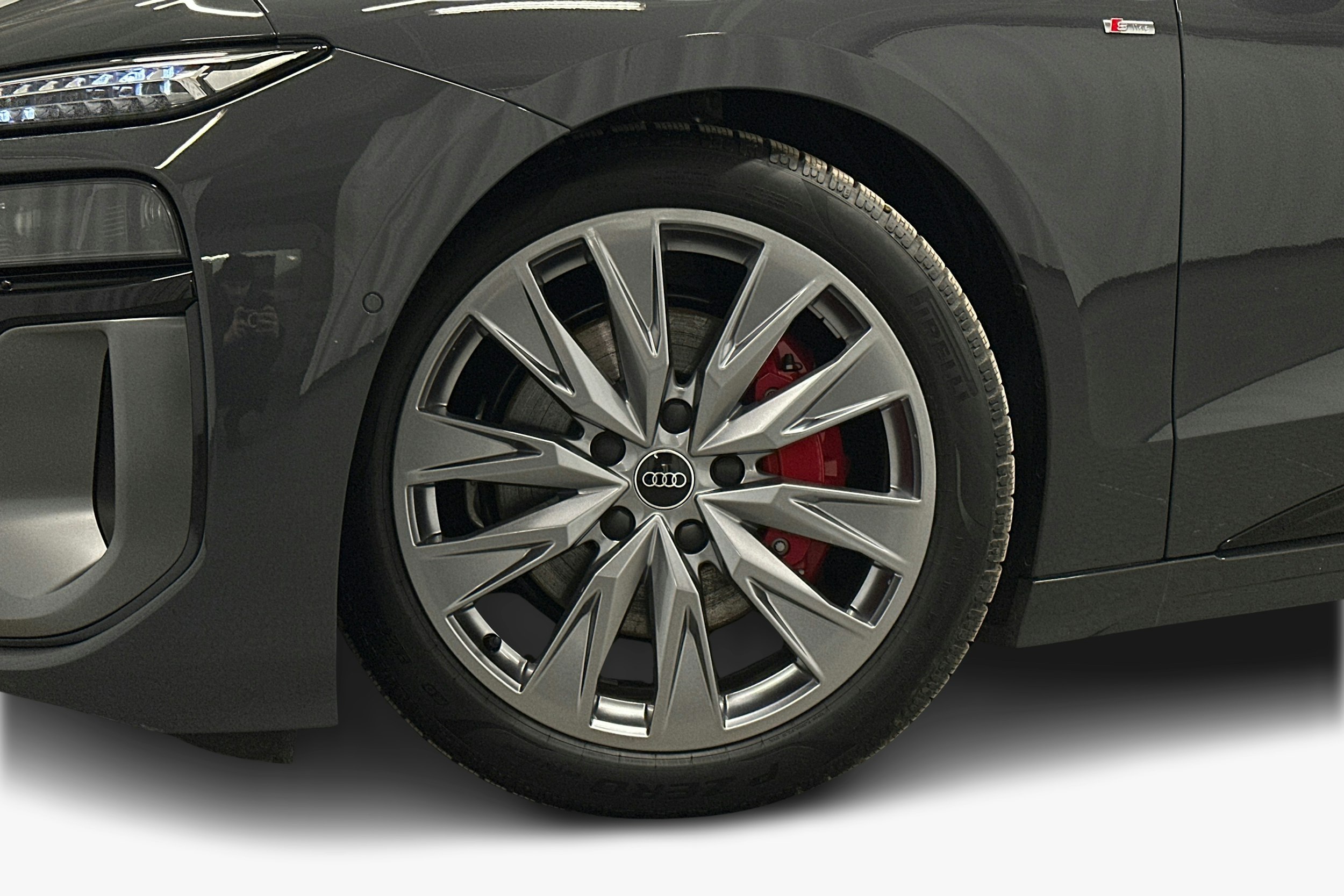 harmaa Audi A6 e-tron 2025 kuva 11.