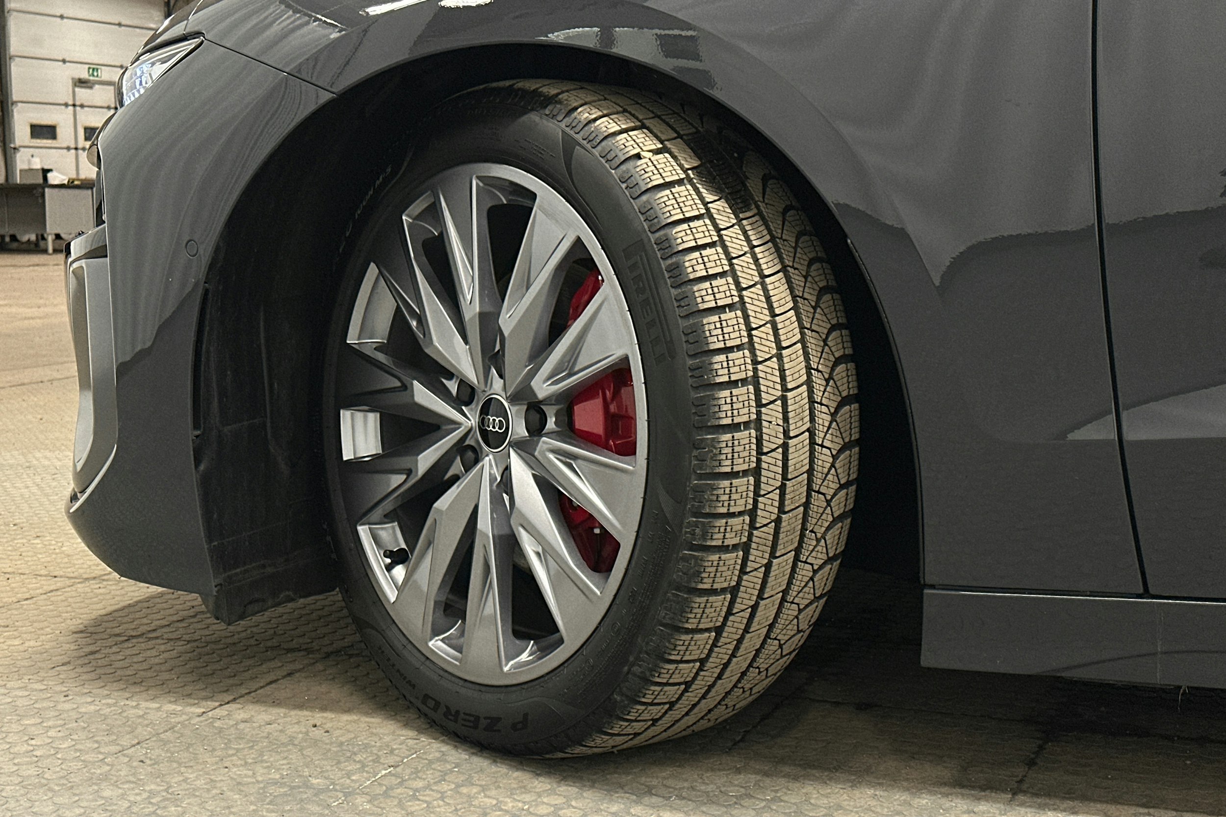 harmaa Audi A6 e-tron 2025 kuva 12.