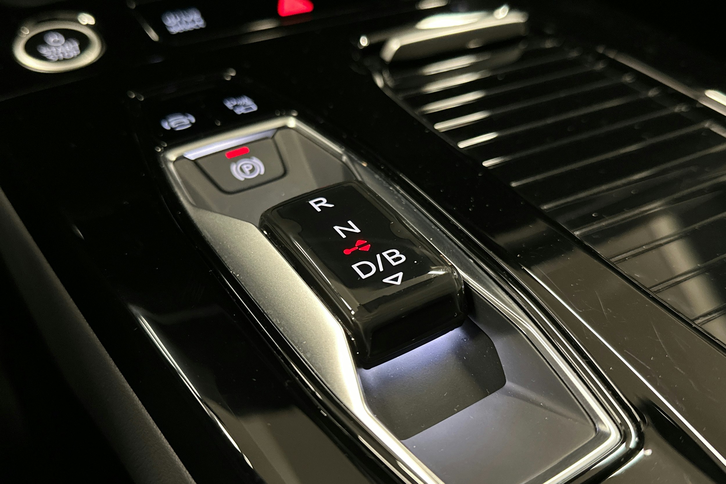 harmaa Audi A6 e-tron 2025 kuva 38.