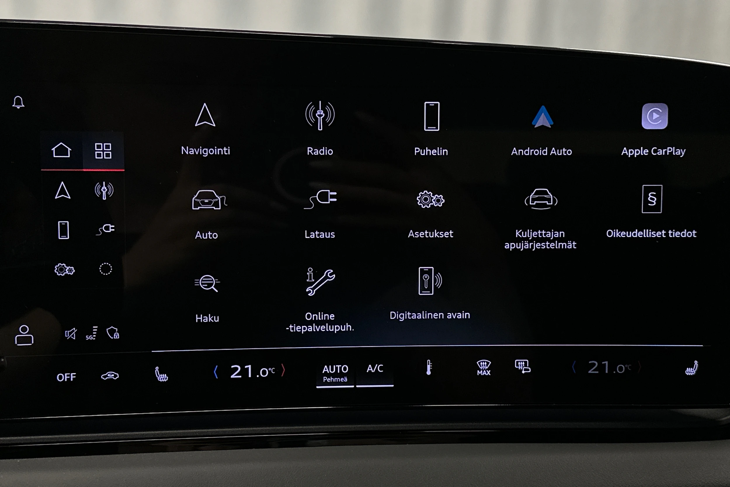 musta Audi A6 e-tron 2025 kuva 16.