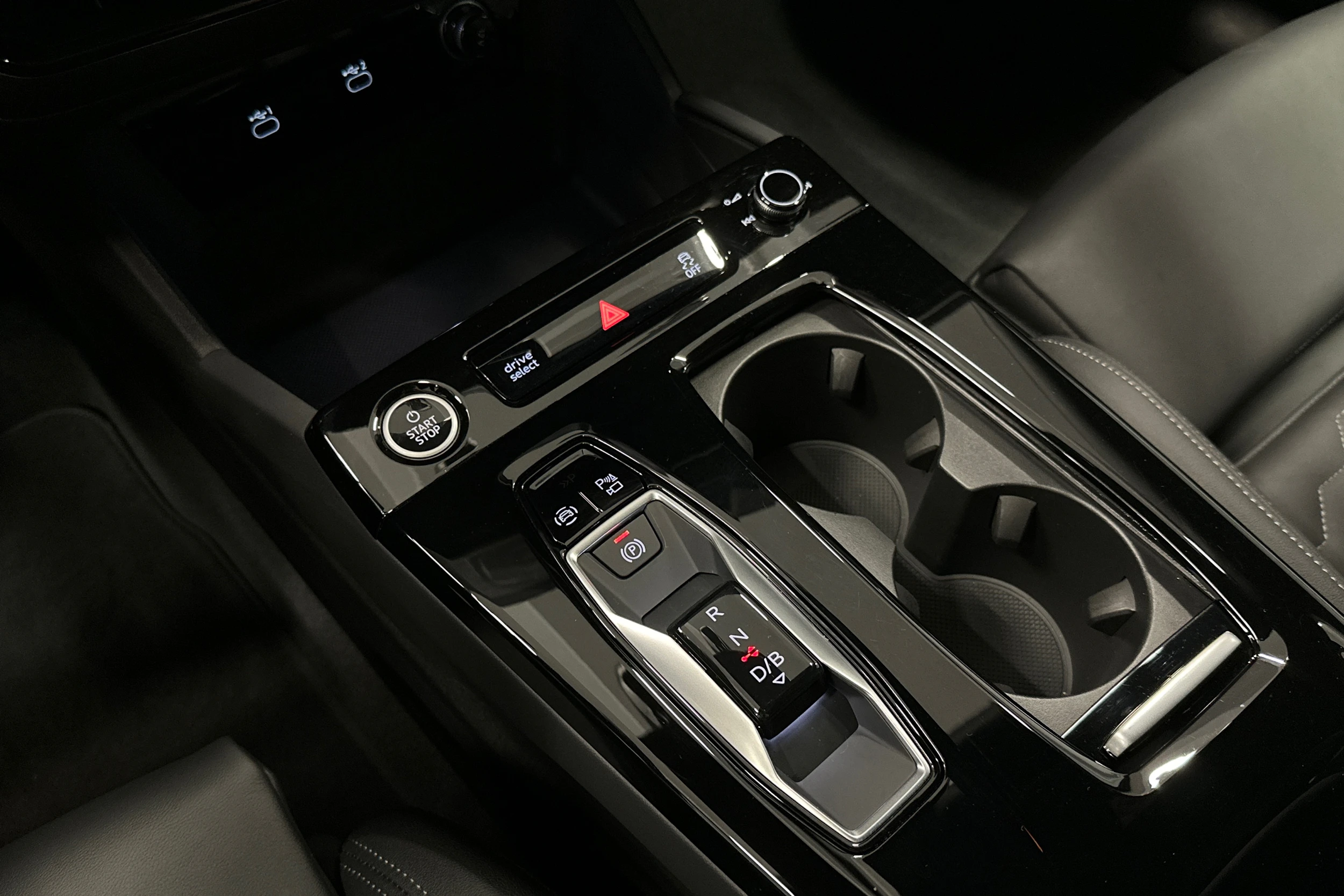 musta Audi A6 e-tron 2025 kuva 32.