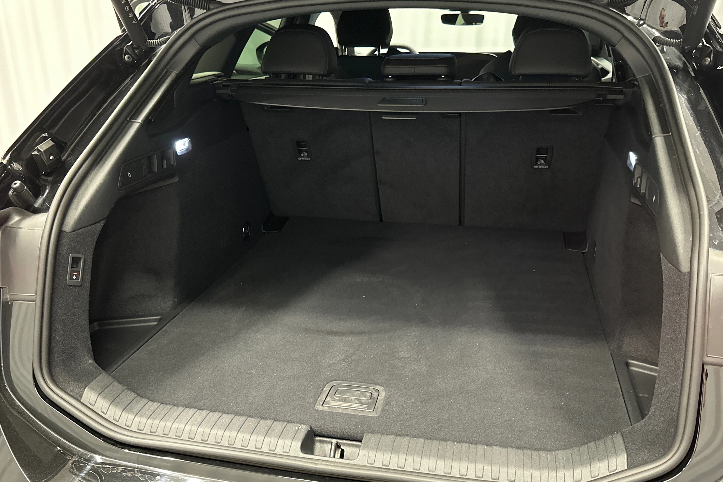 musta Audi A6 e-tron 2025 kuva 34.