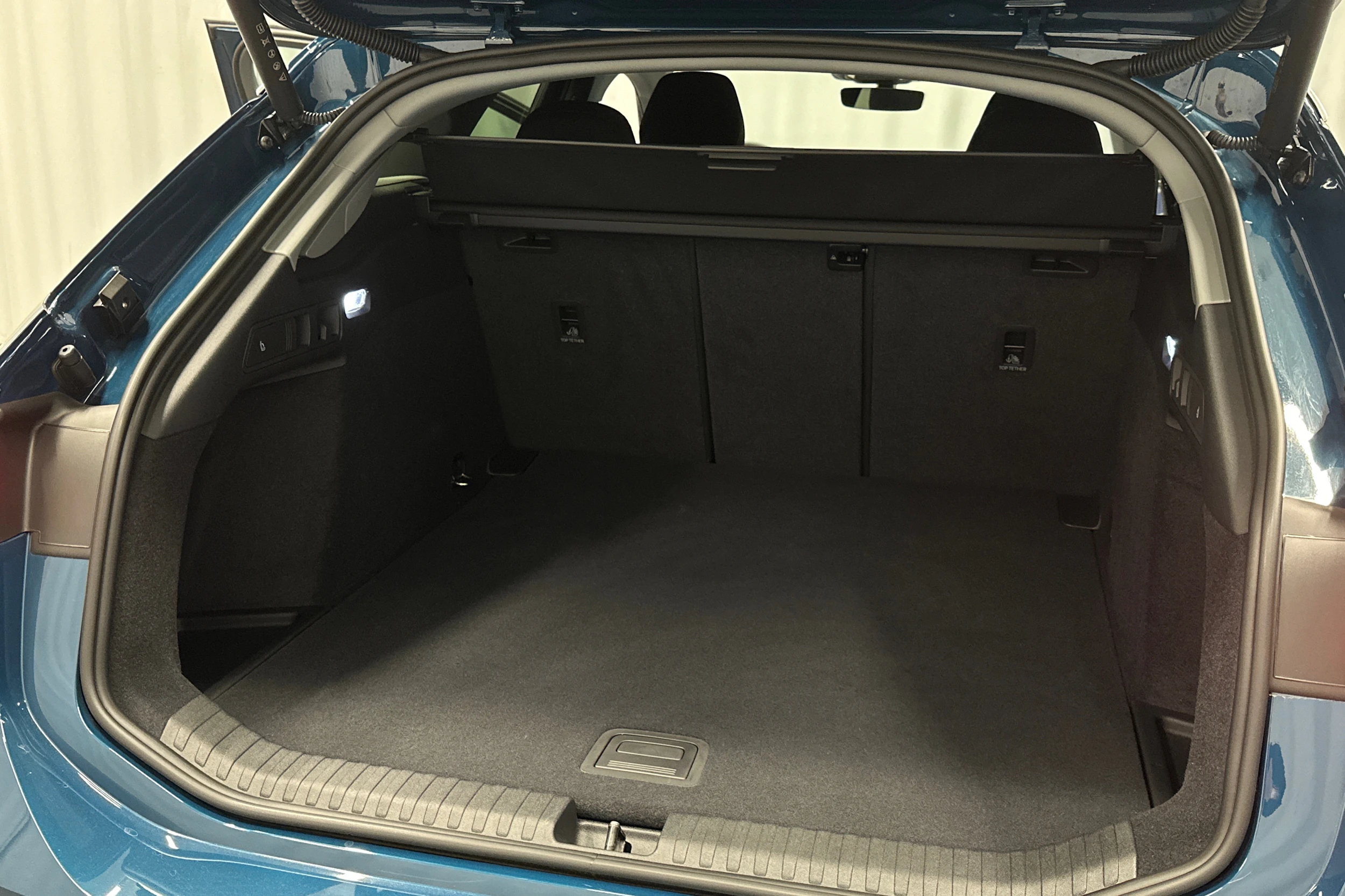 sininen Audi A6 e-tron 2025 kuva 36.