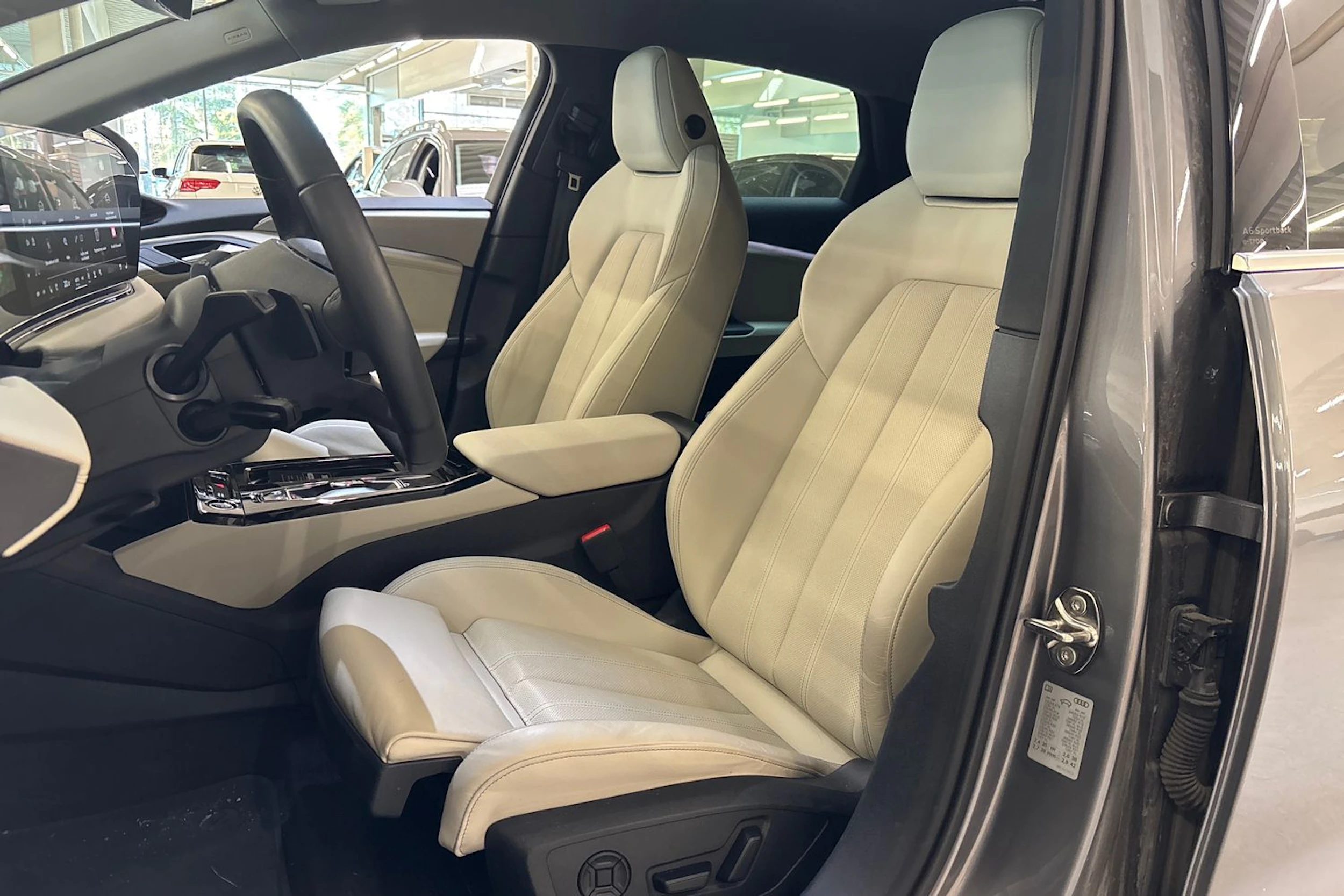 harmaa Audi A6 e-tron 2025 kuva 4.