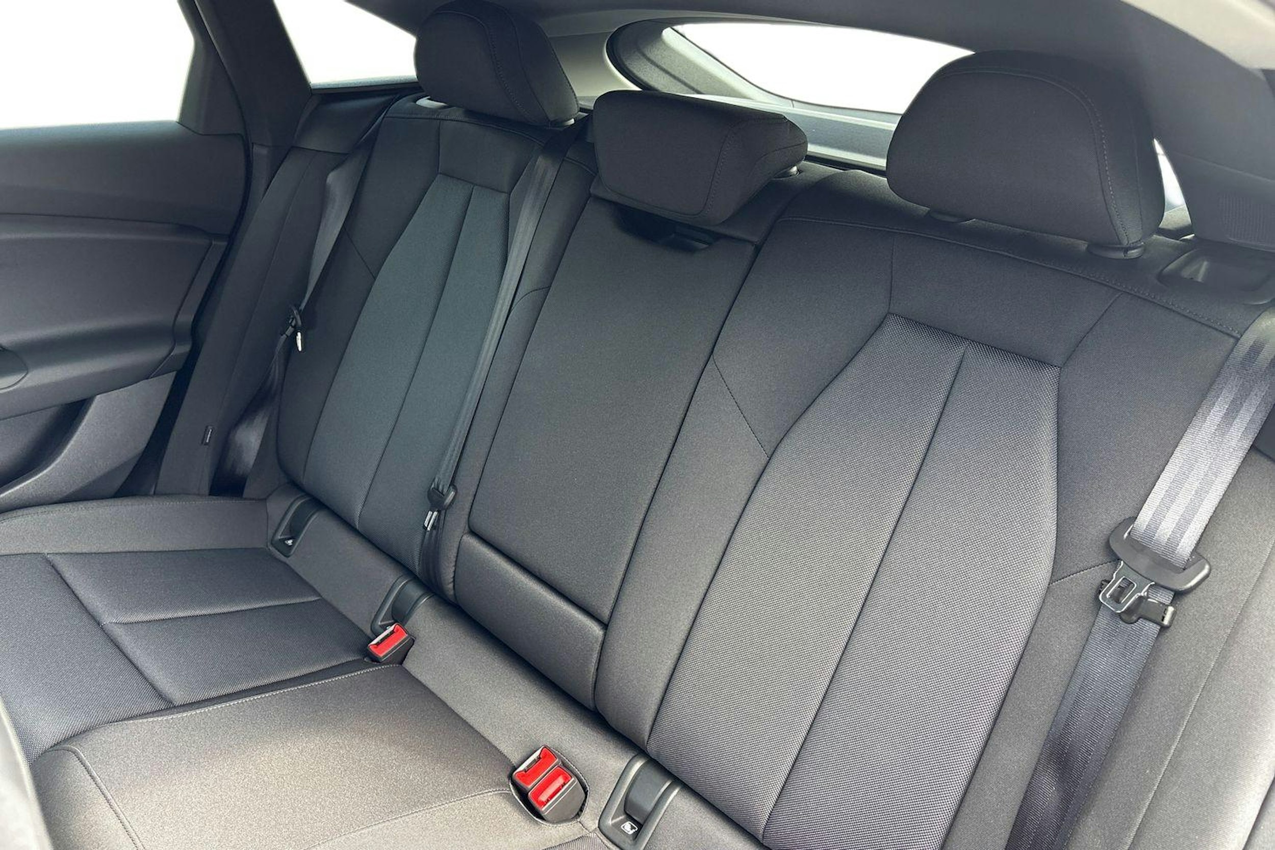 harmaa Audi A6 e-tron 2025 kuva 8.