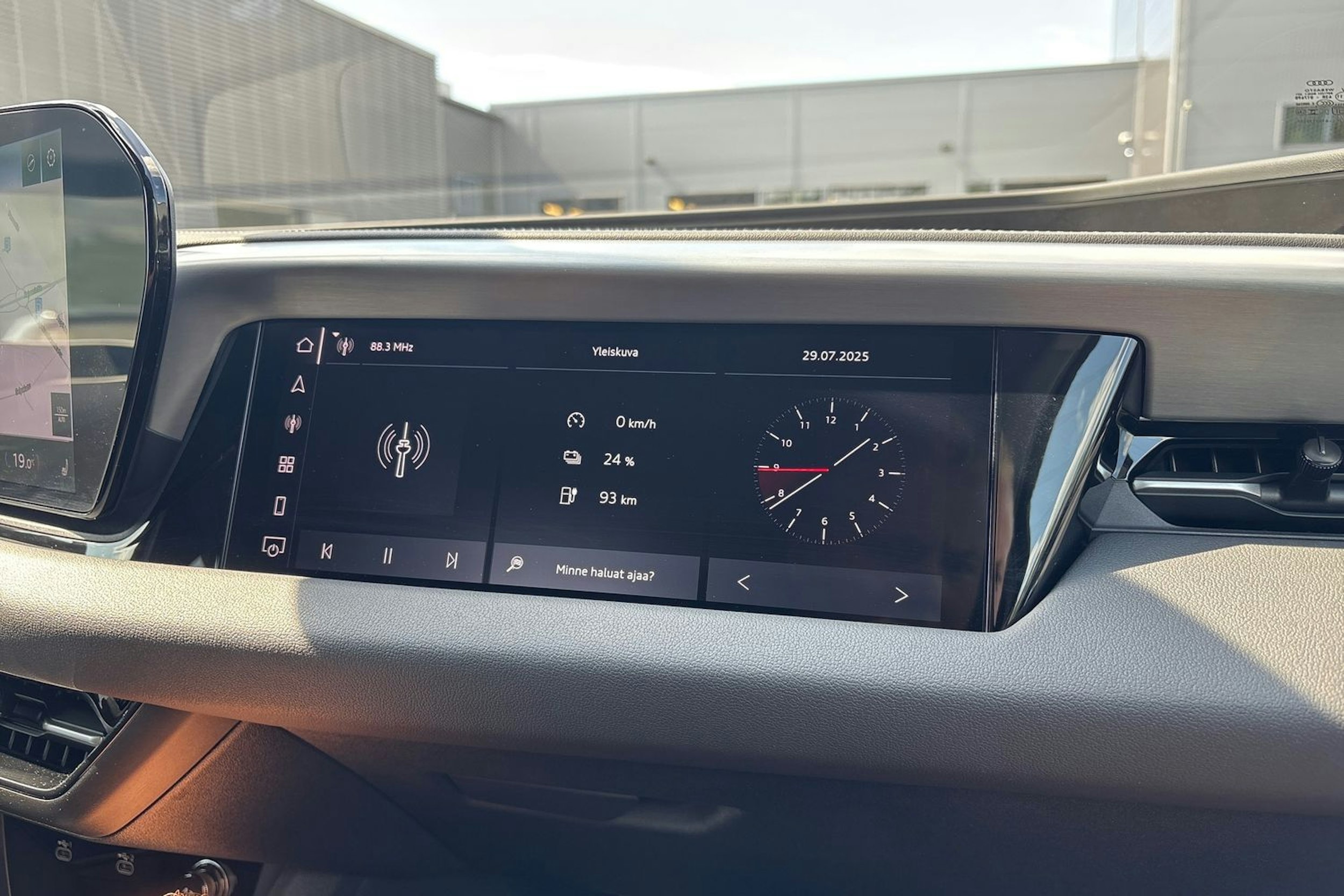 harmaa Audi A6 e-tron 2025 kuva 12.