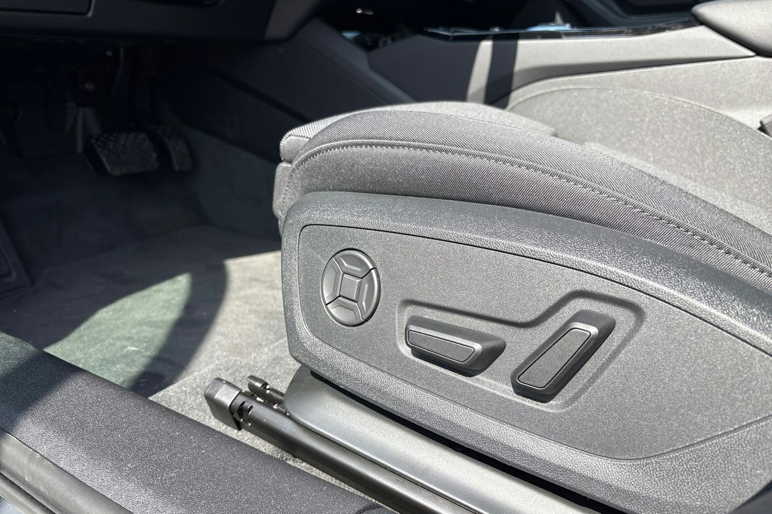 harmaa Audi A6 e-tron 2025 kuva 17.