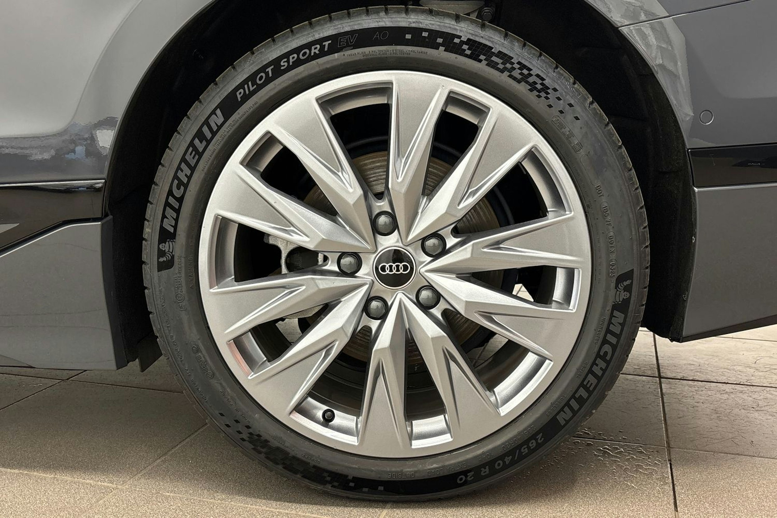 harmaa Audi A6 e-tron 2025 kuva 10.