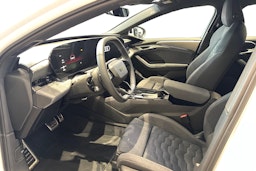 valkoinen Audi A6 e-tron 2025 kuva 12.