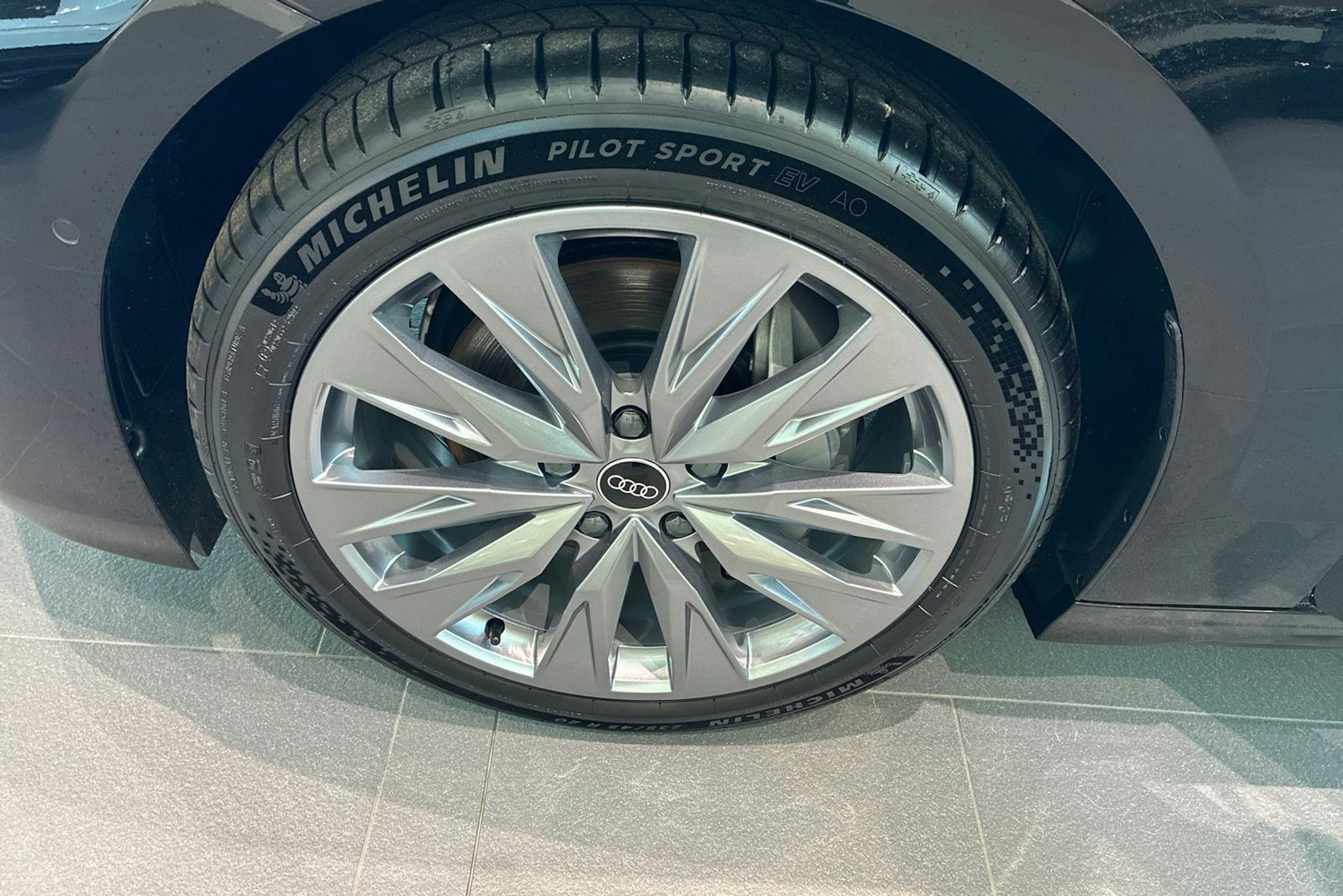 musta Audi A6 e-tron 2025 kuva 10.